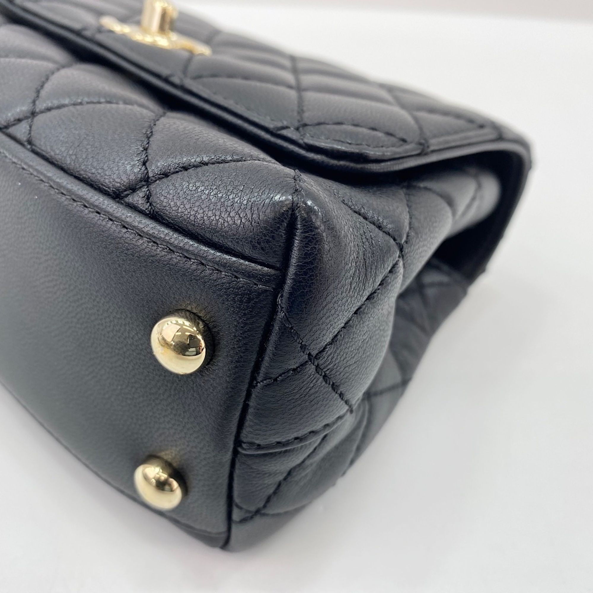 Chanel Black Handbag (Pre-Owned) - Chanel - Modalova
