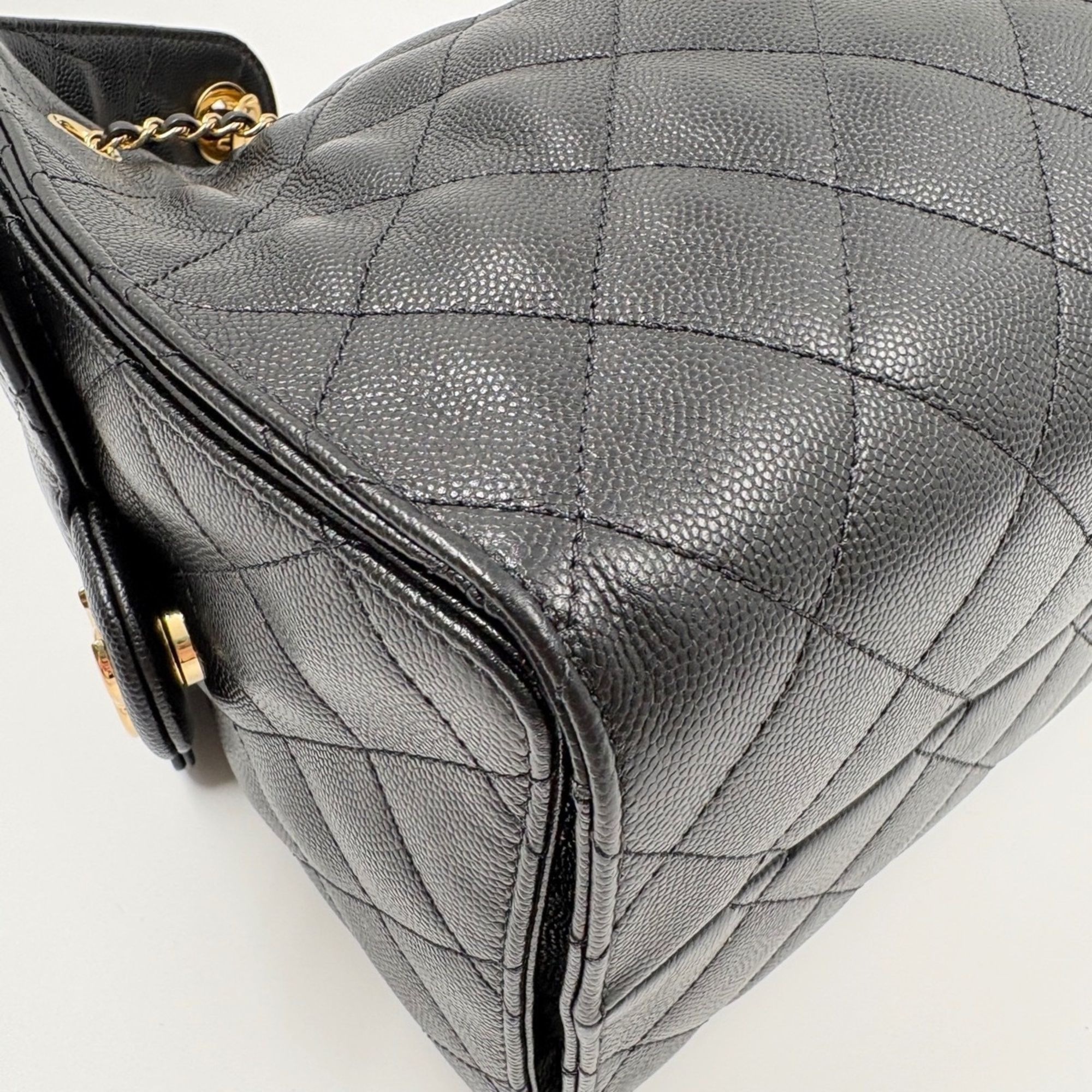 Chanel Black Handbag (Pre-Owned) - Chanel - Modalova