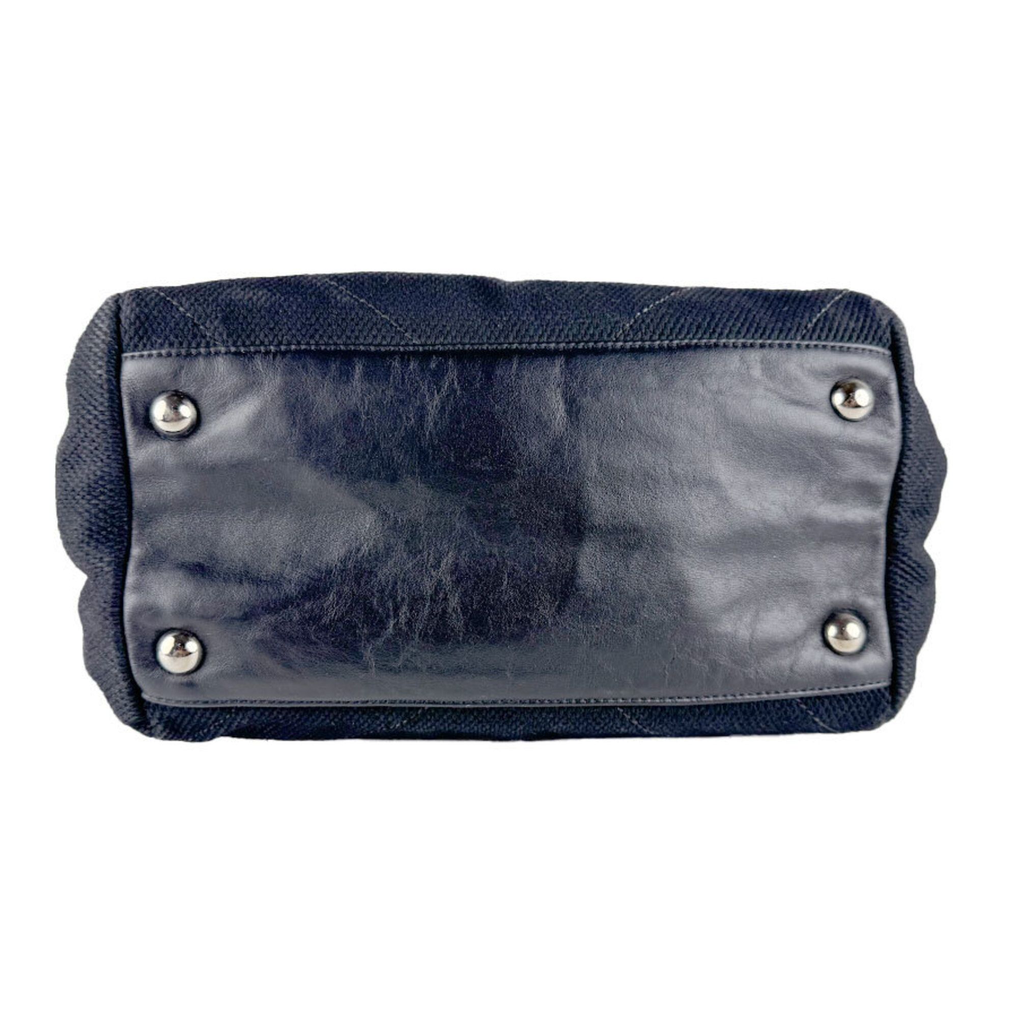 Canvas Leather Shoulder Bag (Pre-Owned) - Chanel - Modalova