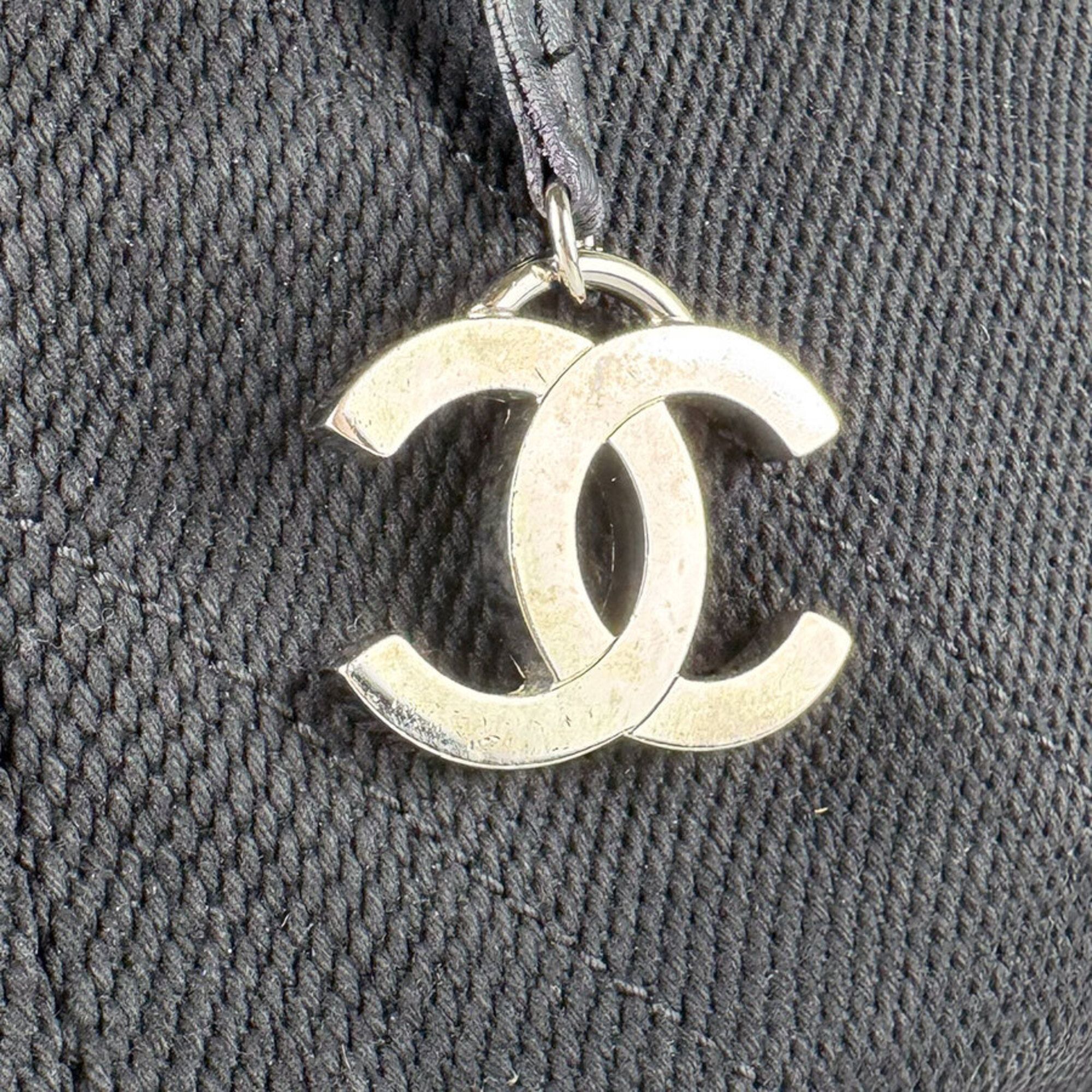 Canvas Leather Shoulder Bag (Pre-Owned) - Chanel - Modalova