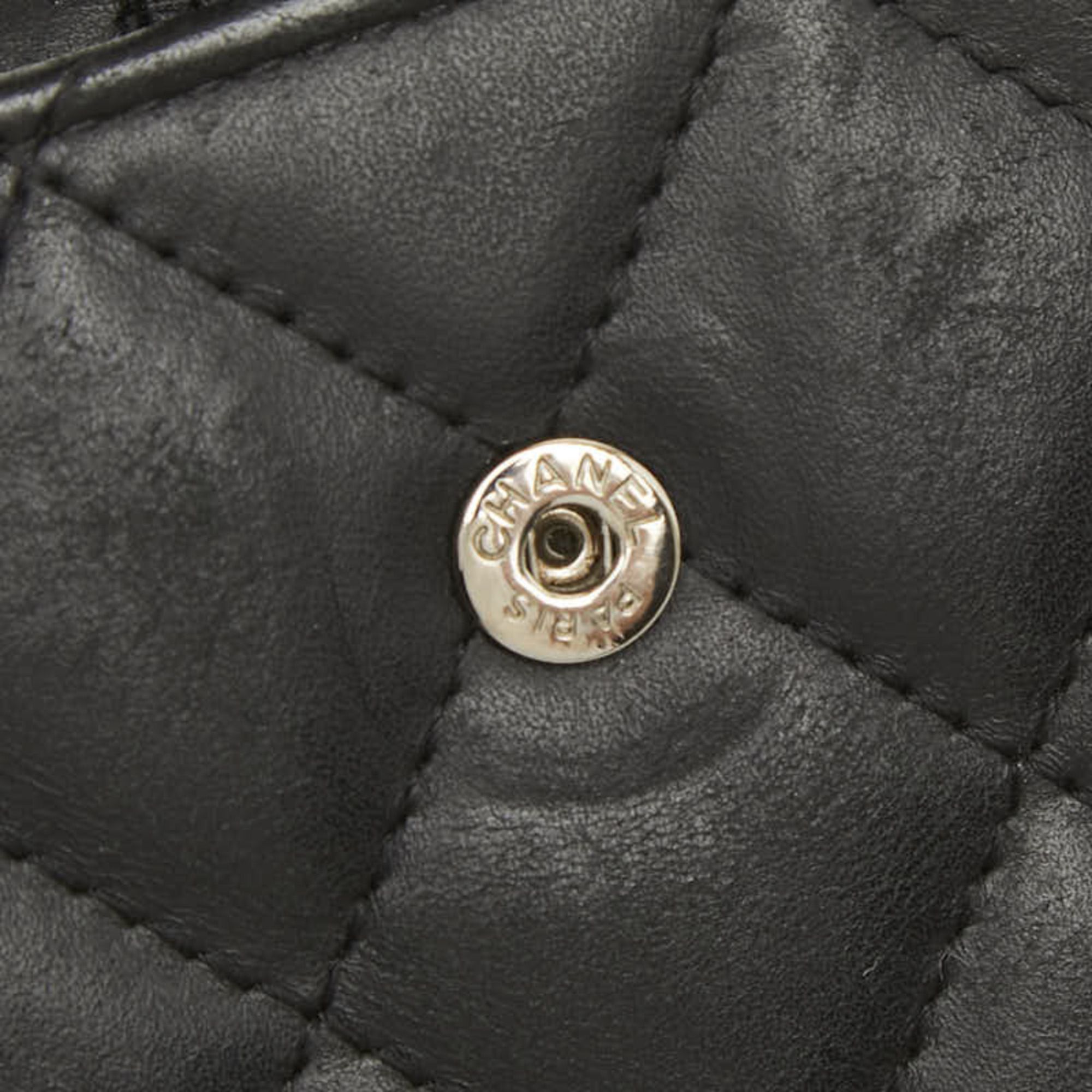Leather Wallet (Bi-Fold) (Pre-Owned) - Chanel - Modalova
