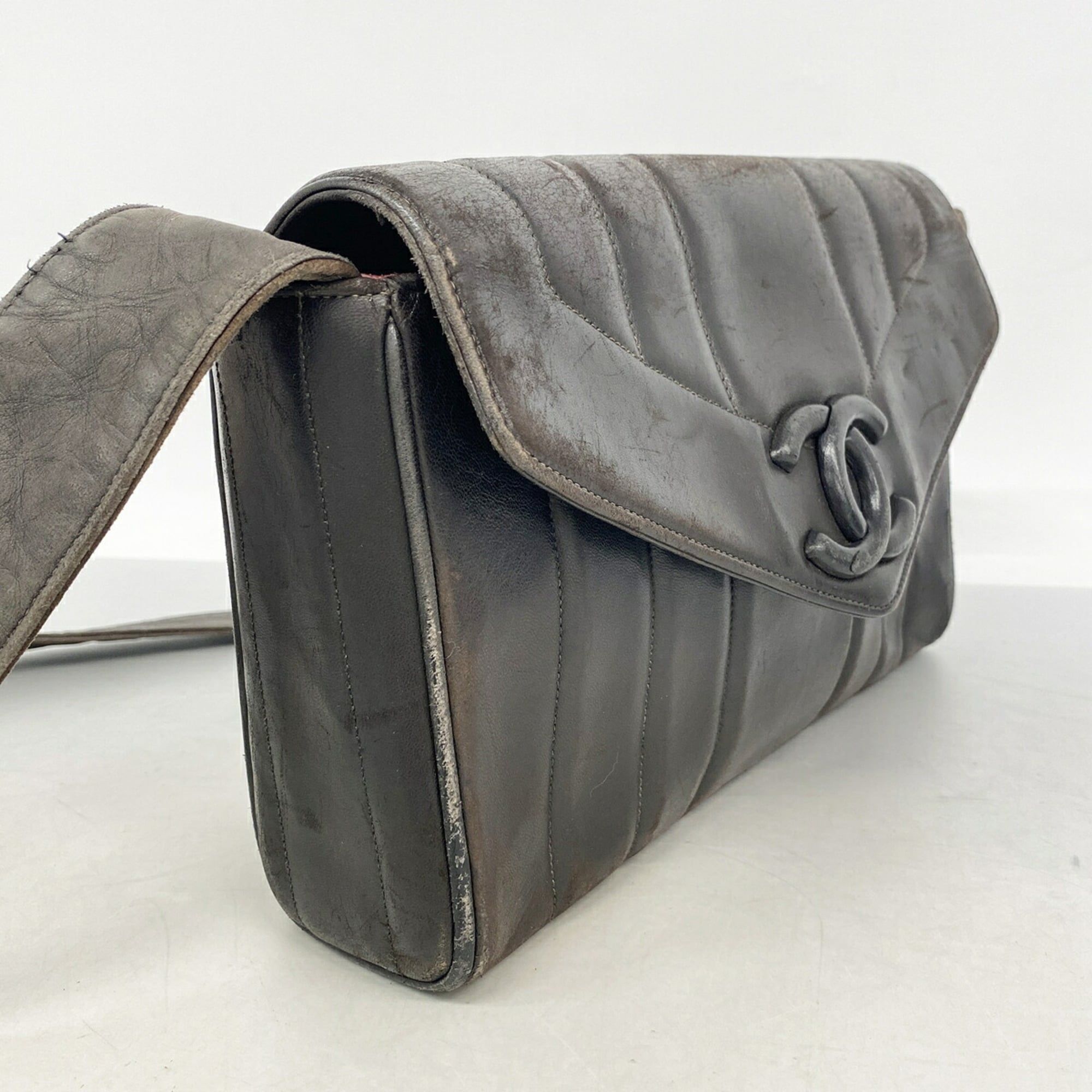 Leather Shoulder Bag (Pre-Owned) - Chanel - Modalova