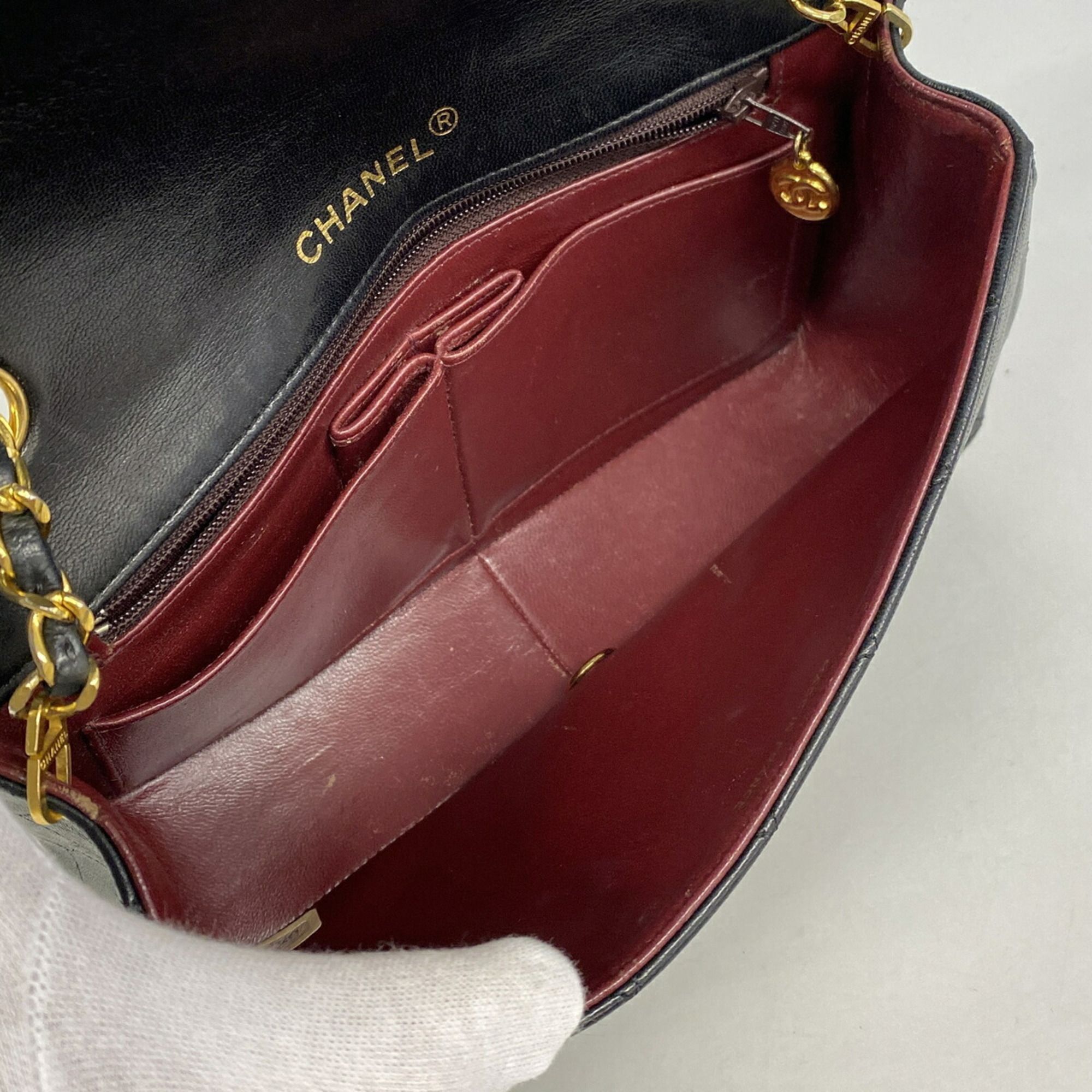 Leather Shoulder Bag (Pre-Owned) - Chanel - Modalova
