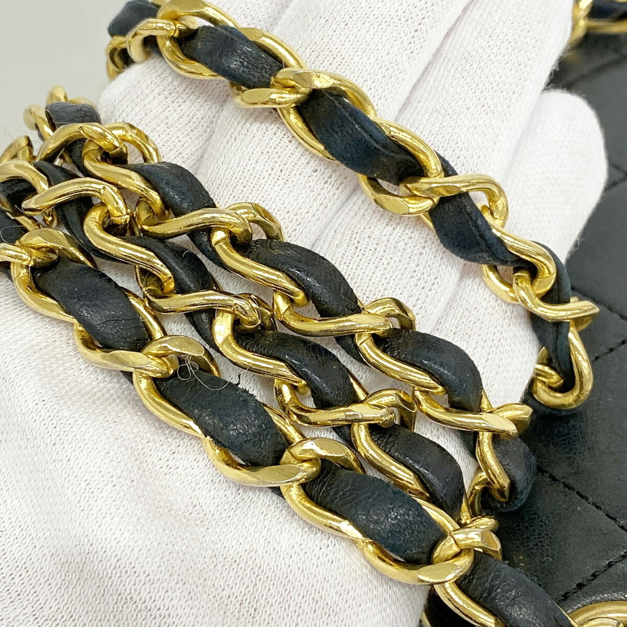 Leather Shoulder Bag (Pre-Owned) - Chanel - Modalova