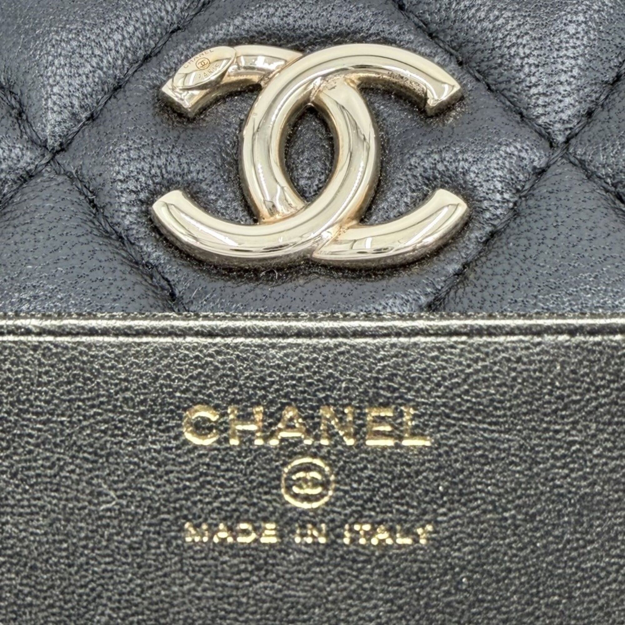 Matelasse Leather Pochette Shoulder Bag (Pre-Owned) - Chanel - Modalova