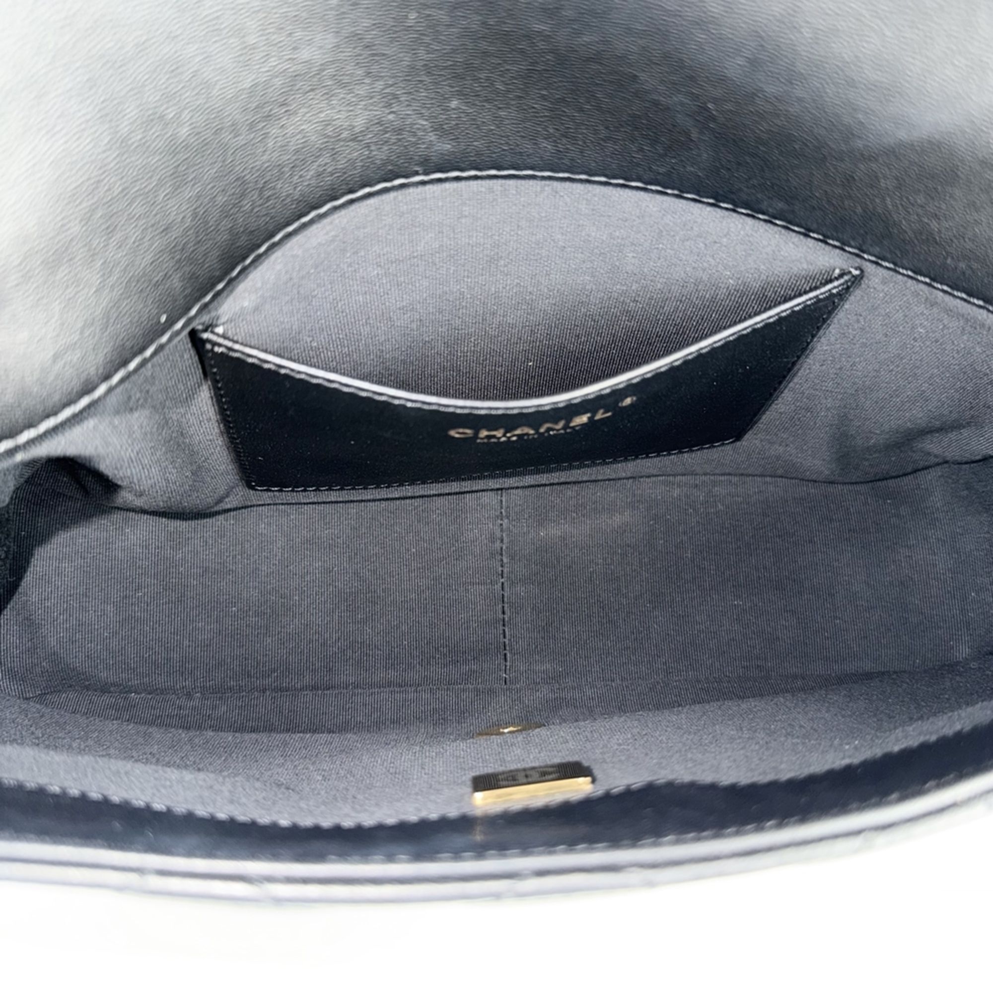Matelasse Leather Shoulder Bag (Pre-Owned) - Chanel - Modalova