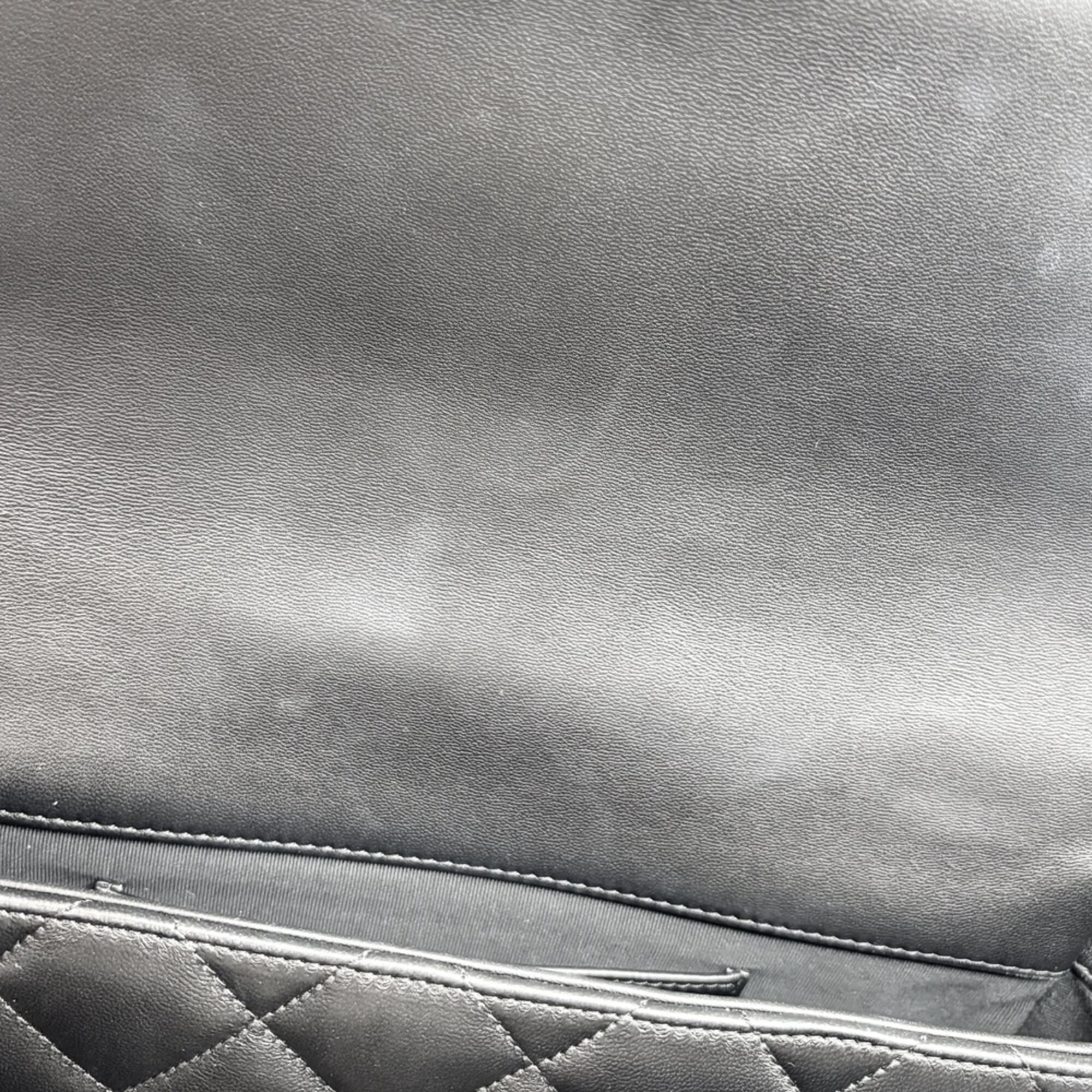 Matelasse Leather Shoulder Bag (Pre-Owned) - Chanel - Modalova