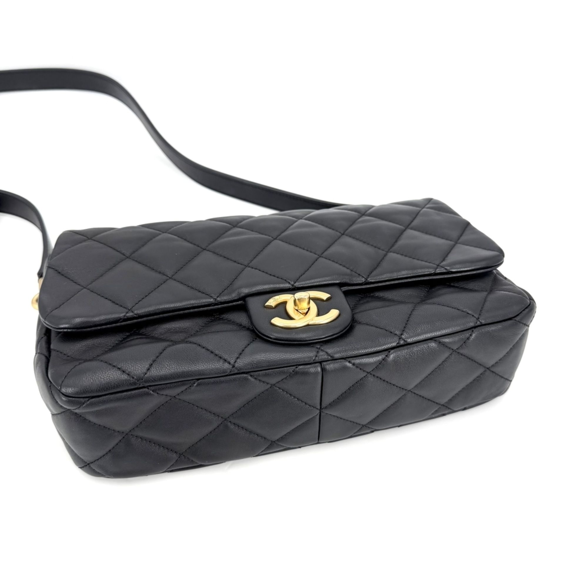 Matelasse Leather Shoulder Bag (Pre-Owned) - Chanel - Modalova