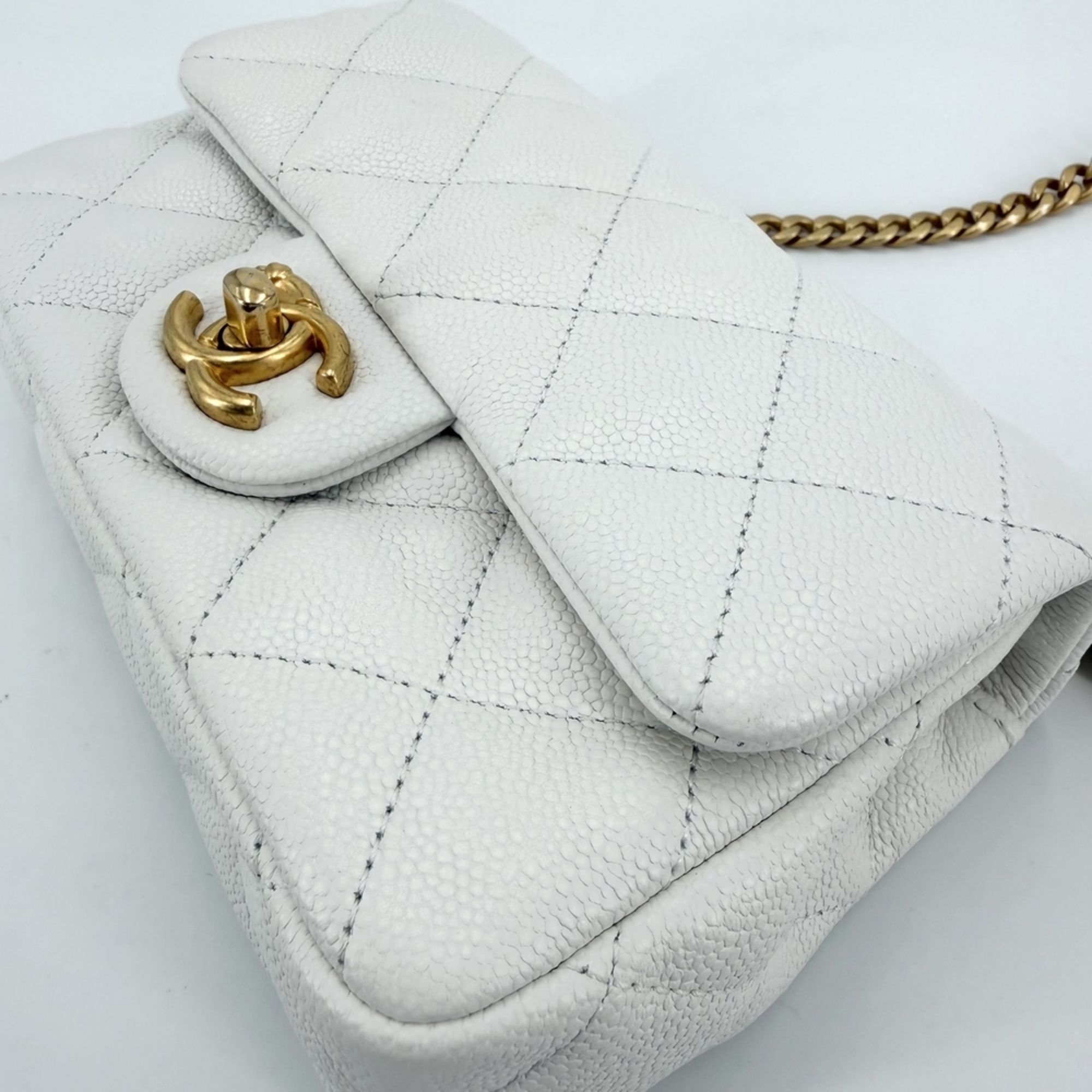Grained Calfskin Shoulder Bag (Pre-Owned) - Chanel - Modalova