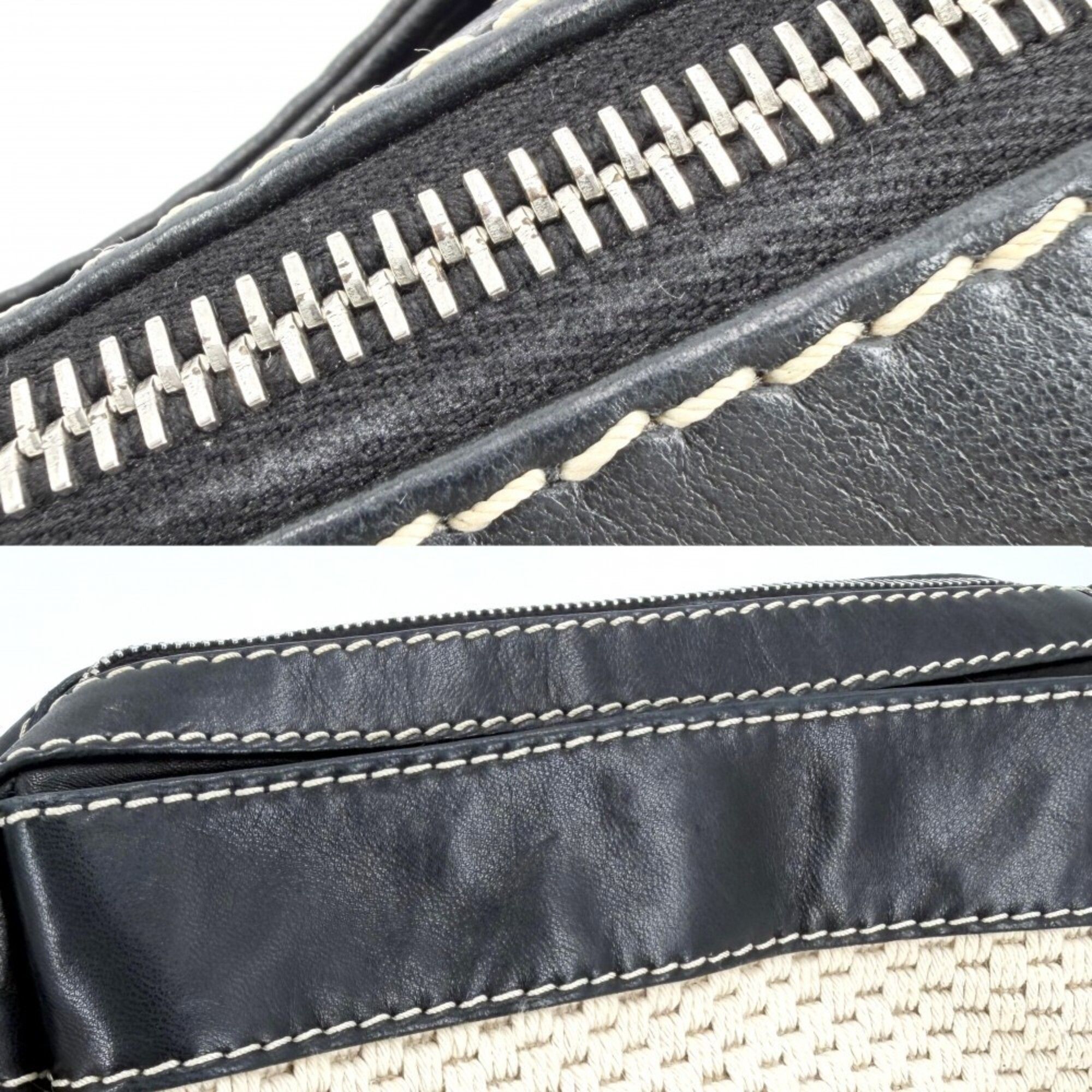 Leather Canvas Handbag (Pre-Owned) - Chanel - Modalova