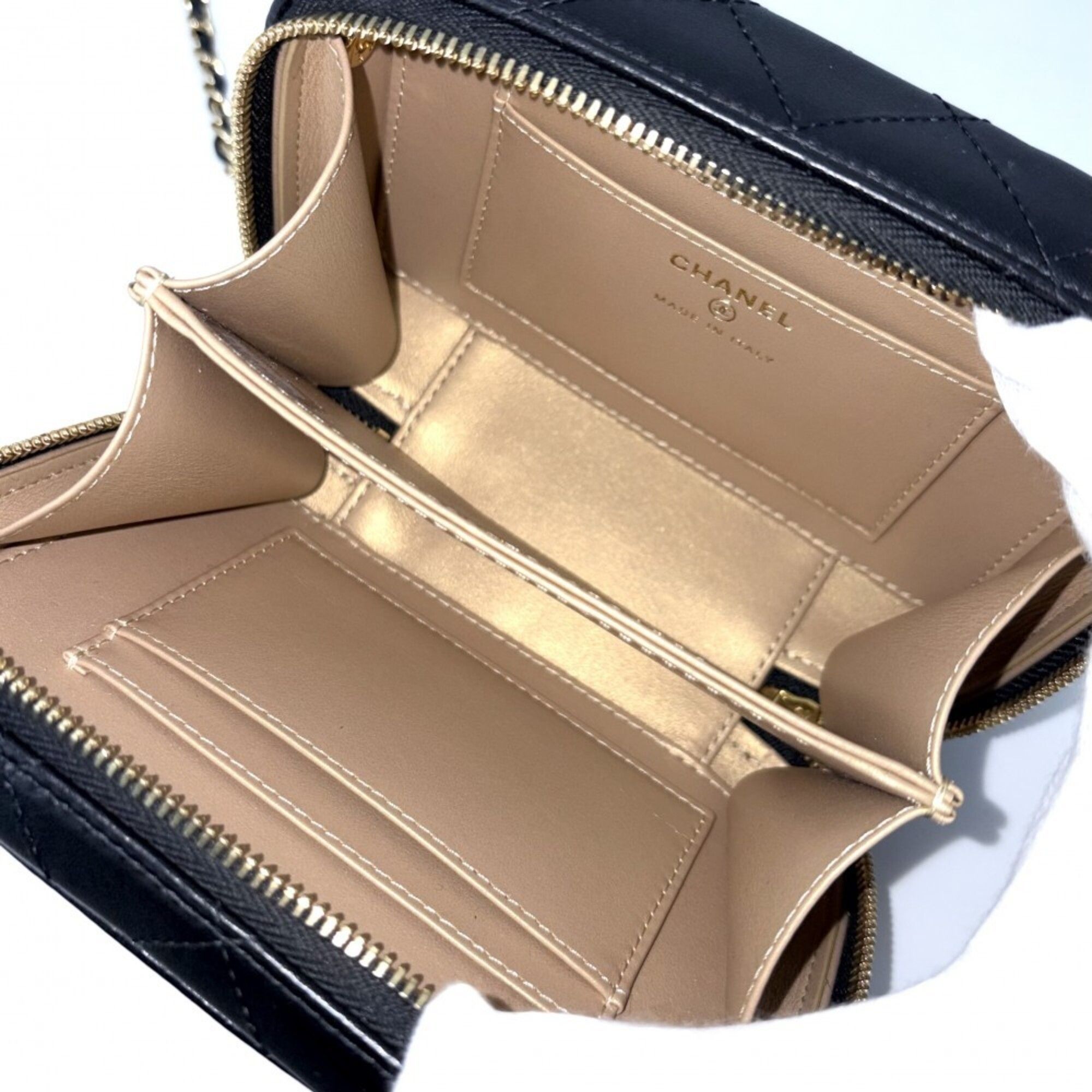 Leather Shoulder Bag Vanity Bag (Pre-Owned) - Chanel - Modalova
