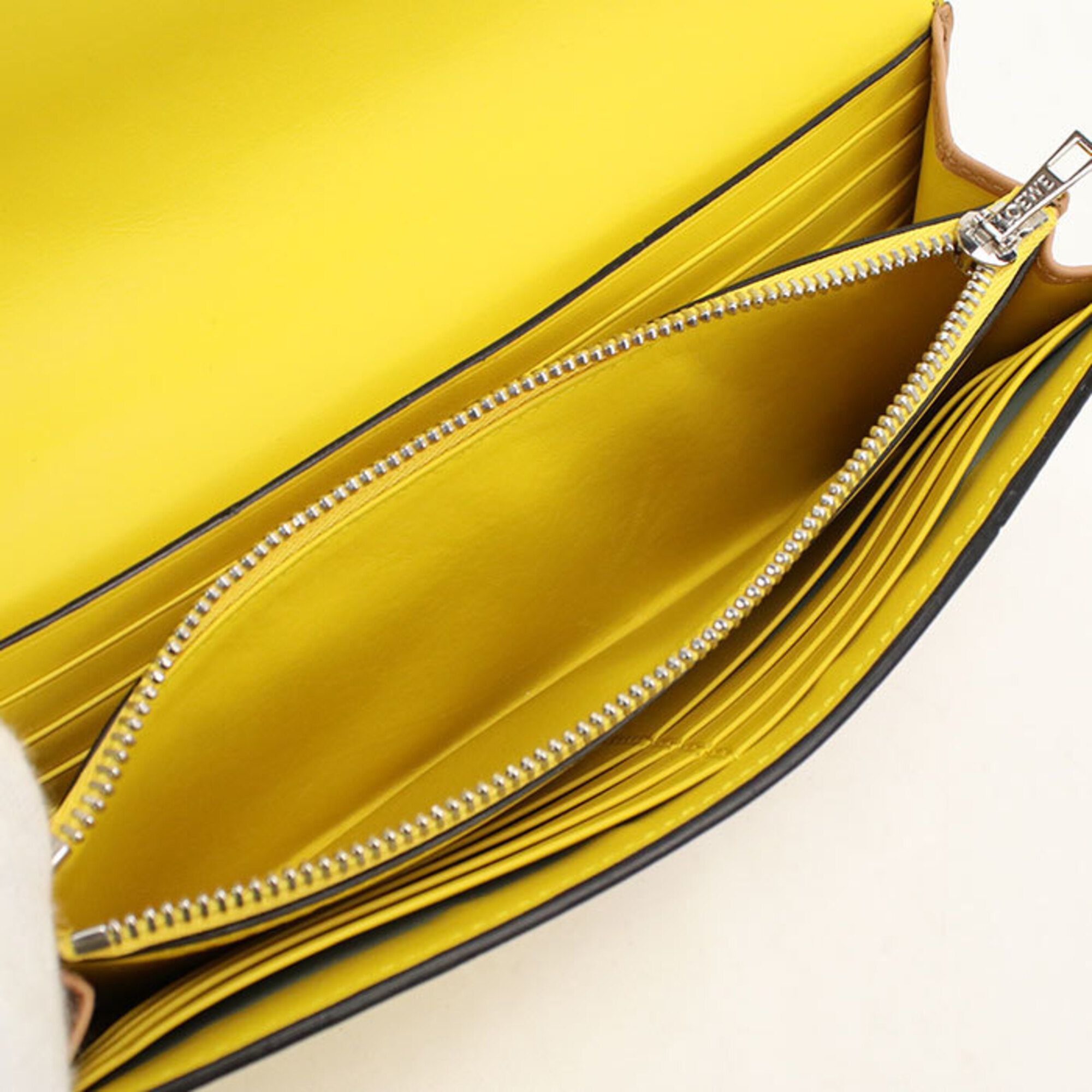 Leather Long Wallet (Bi-Fold) (Pre-Owned) - Loewe - Modalova