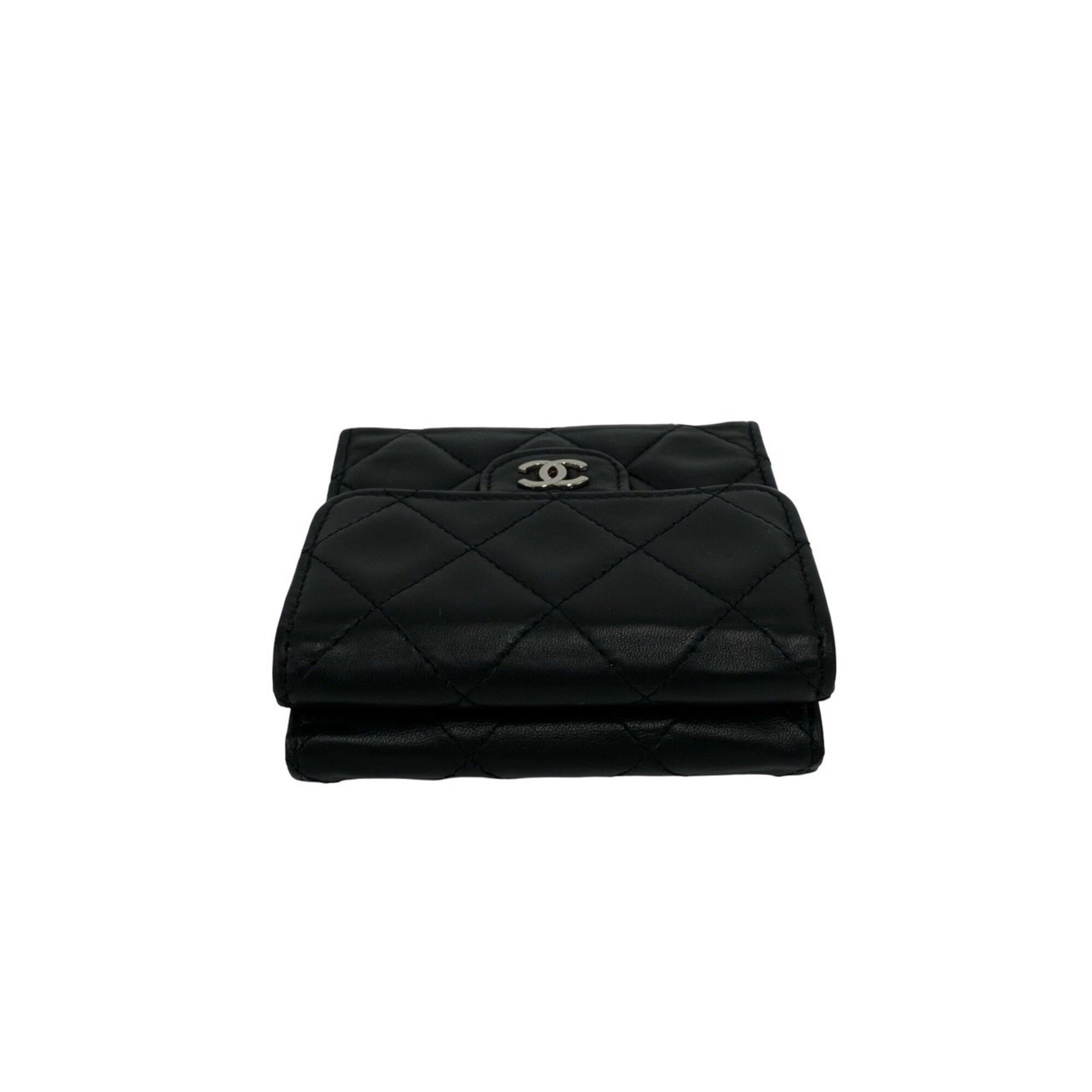 Leather Wallet (Tri-Fold) (Pre-Owned) - Chanel - Modalova