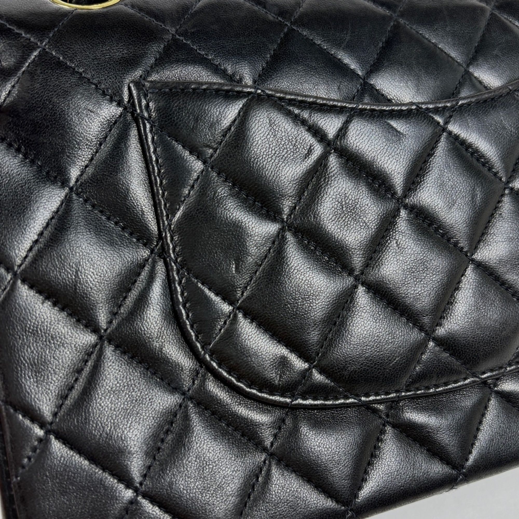 Matelasse Leather Shoulder Bag (Pre-Owned) - Chanel - Modalova