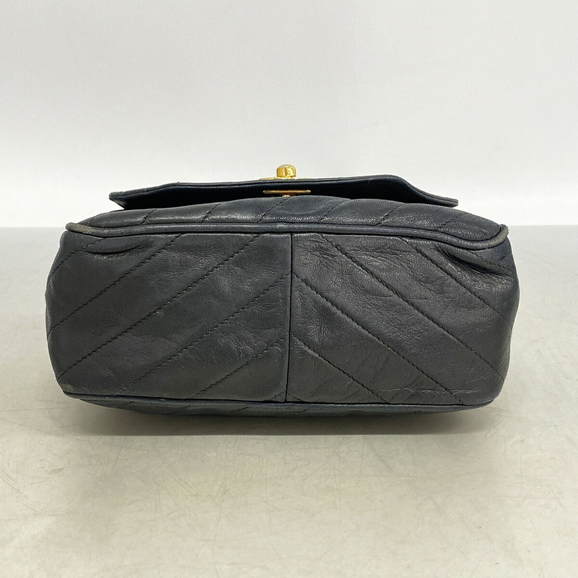 Leather Shoulder Bag (Pre-Owned) - Chanel - Modalova