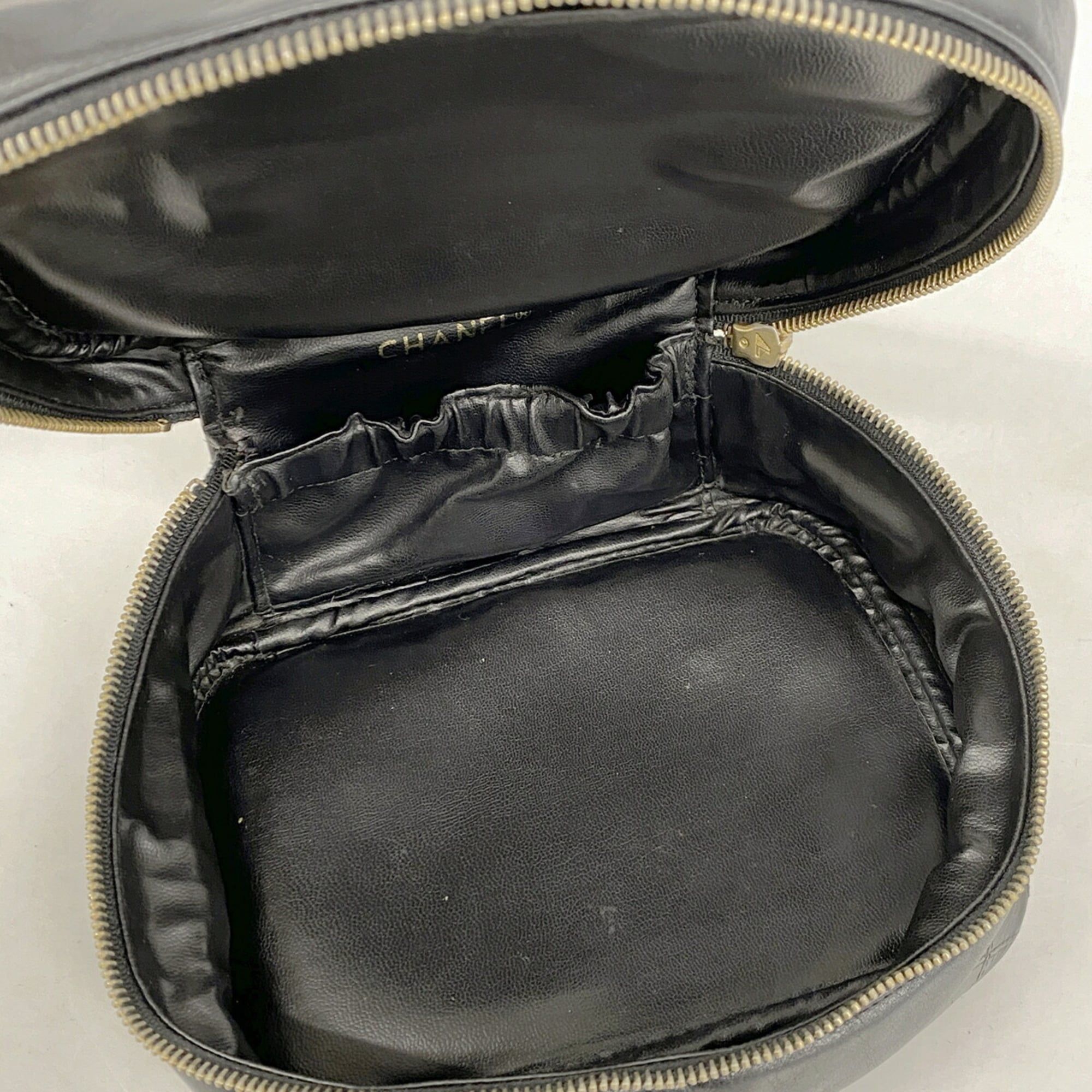 Leather Vanity Bag (Pre-Owned) - Chanel - Modalova