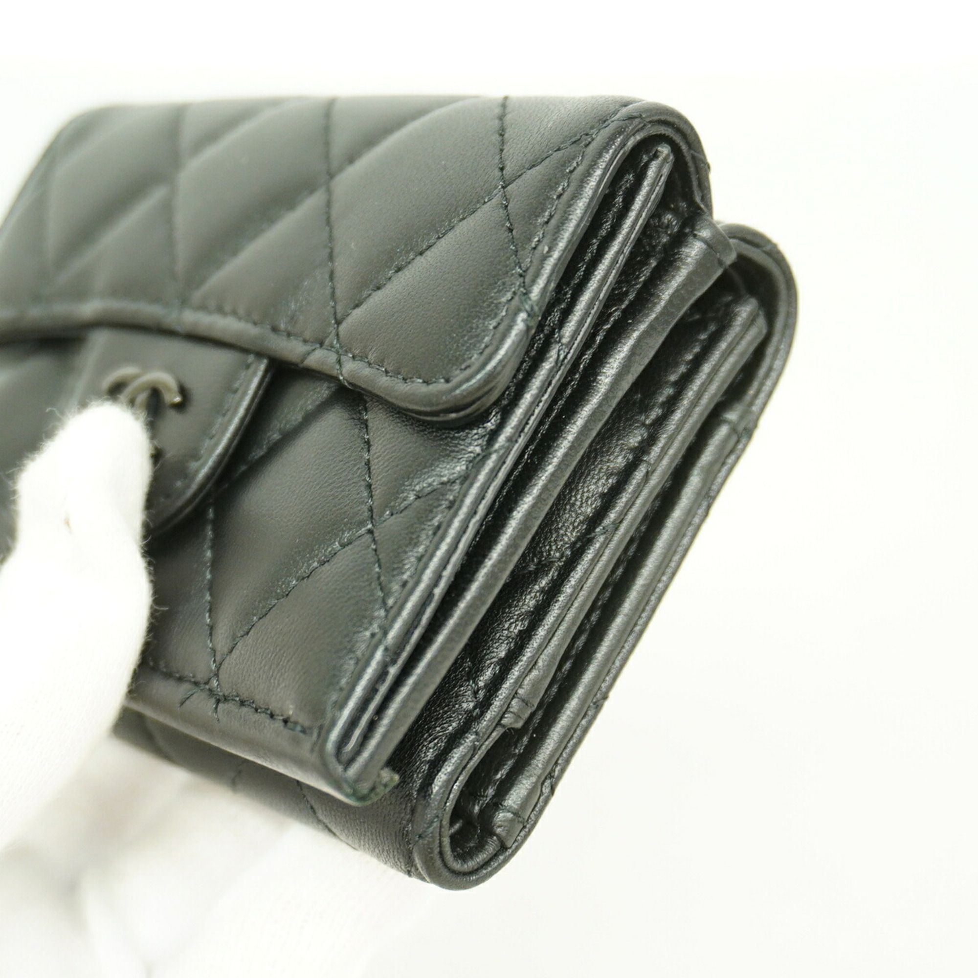 Leather Wallet (Tri-Fold) (Pre-Owned) - Chanel - Modalova