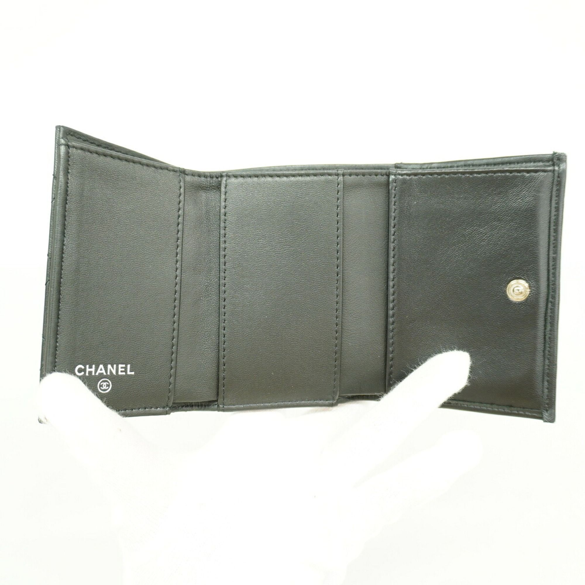Leather Wallet (Tri-Fold) (Pre-Owned) - Chanel - Modalova