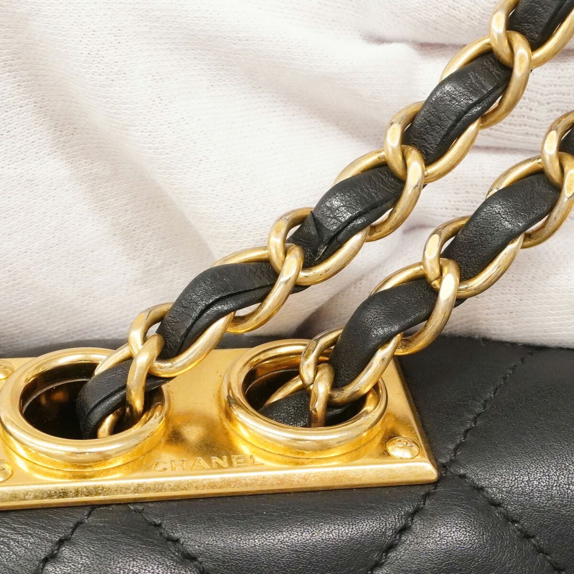 Leather Shoulder Bag (Pre-Owned) - Chanel - Modalova