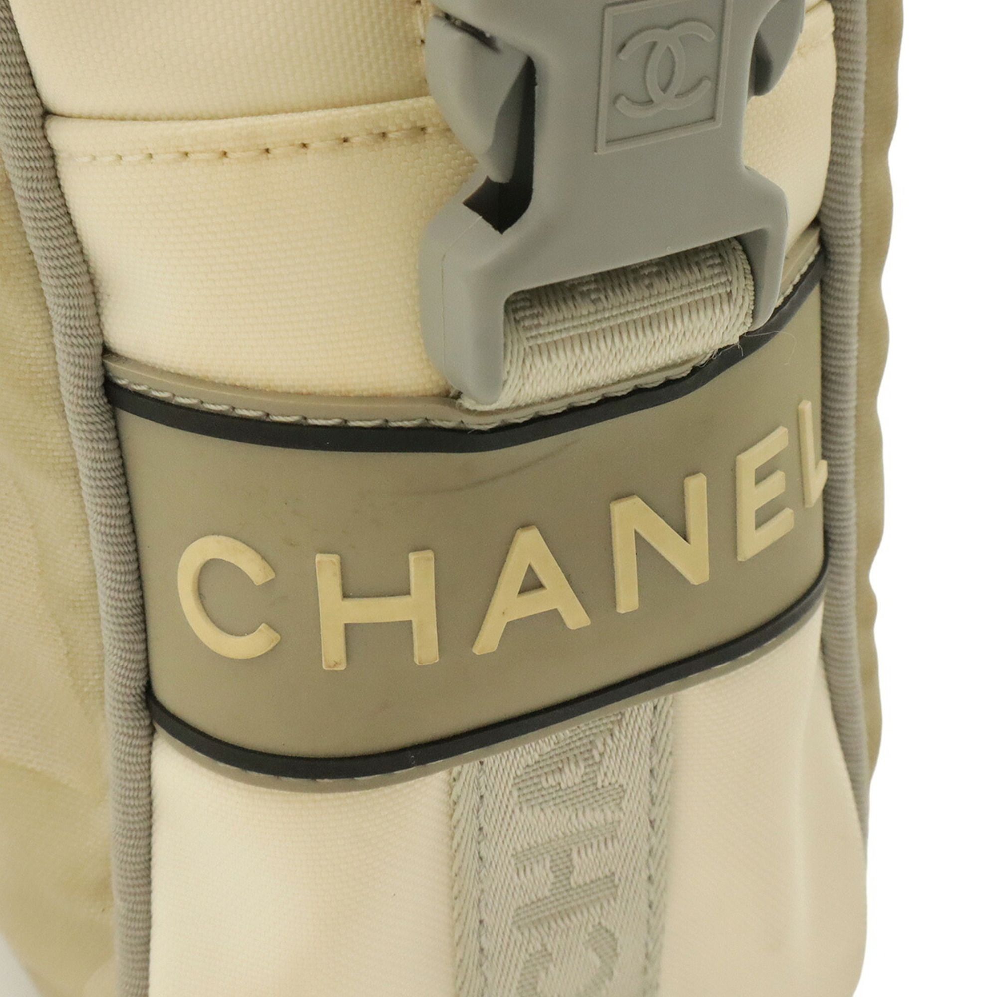 Coated Canvas Pochette Shoulder Bag (Pre-Owned) - Chanel - Modalova