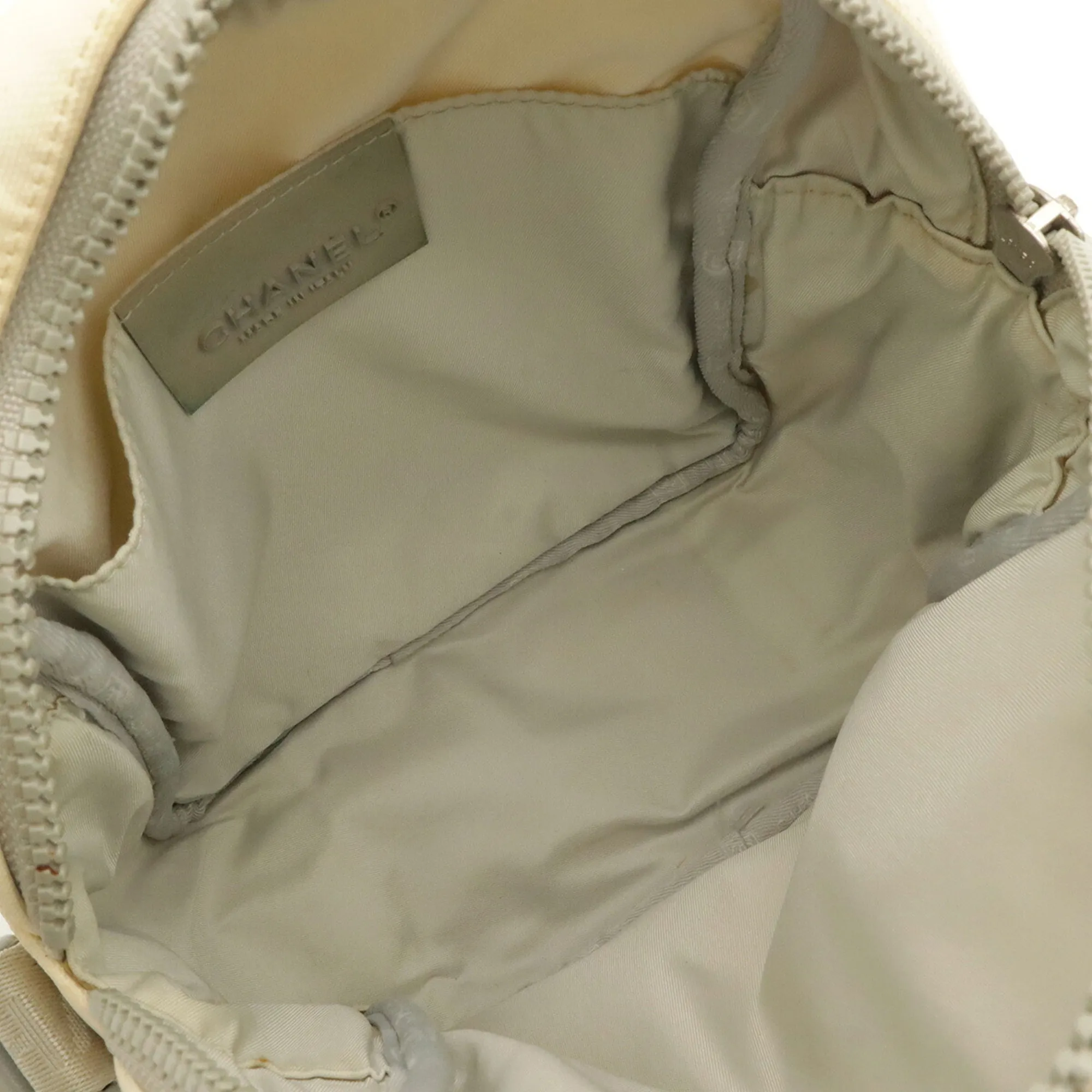 Coated Canvas Pochette Shoulder Bag (Pre-Owned) - Chanel - Modalova