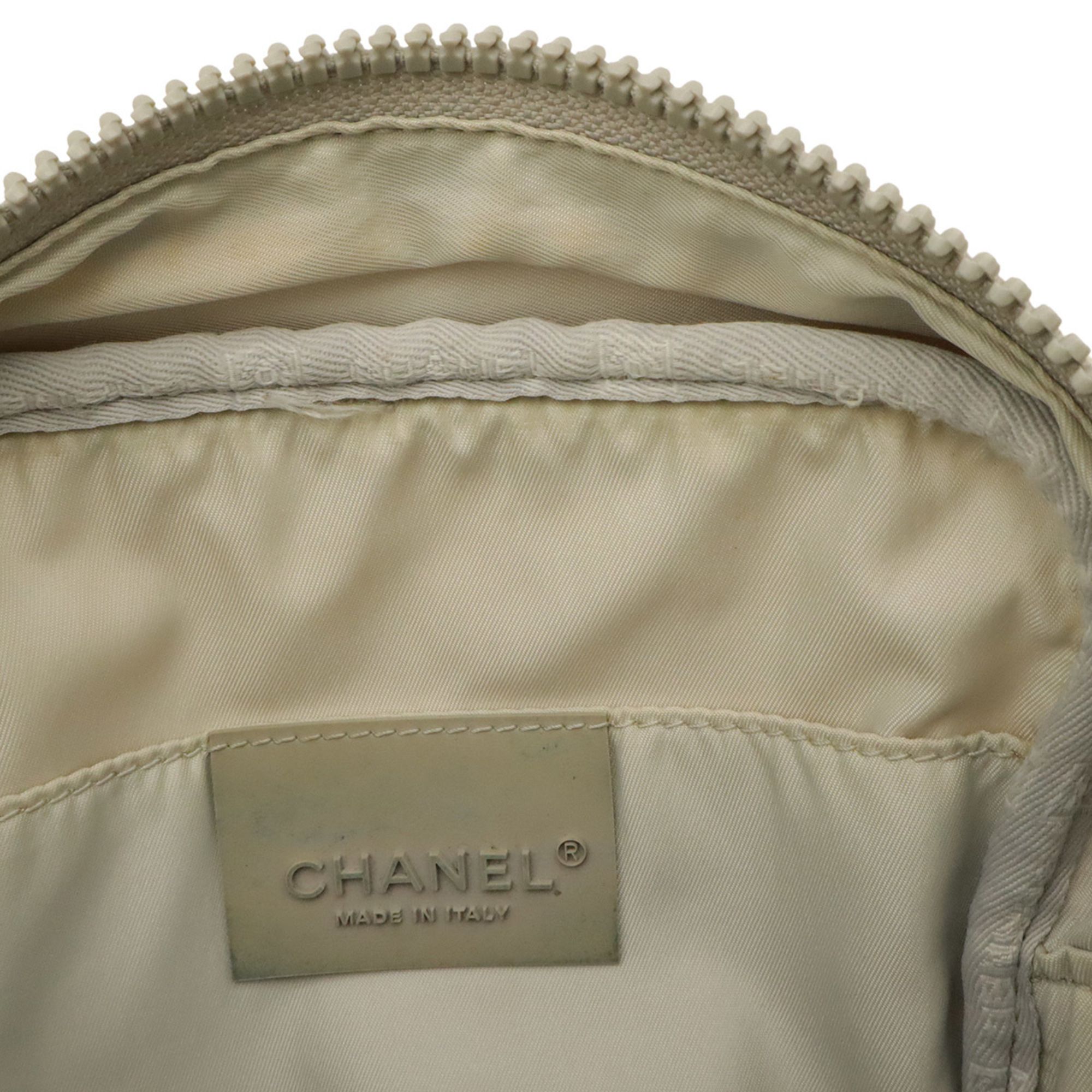 Coated Canvas Pochette Shoulder Bag (Pre-Owned) - Chanel - Modalova