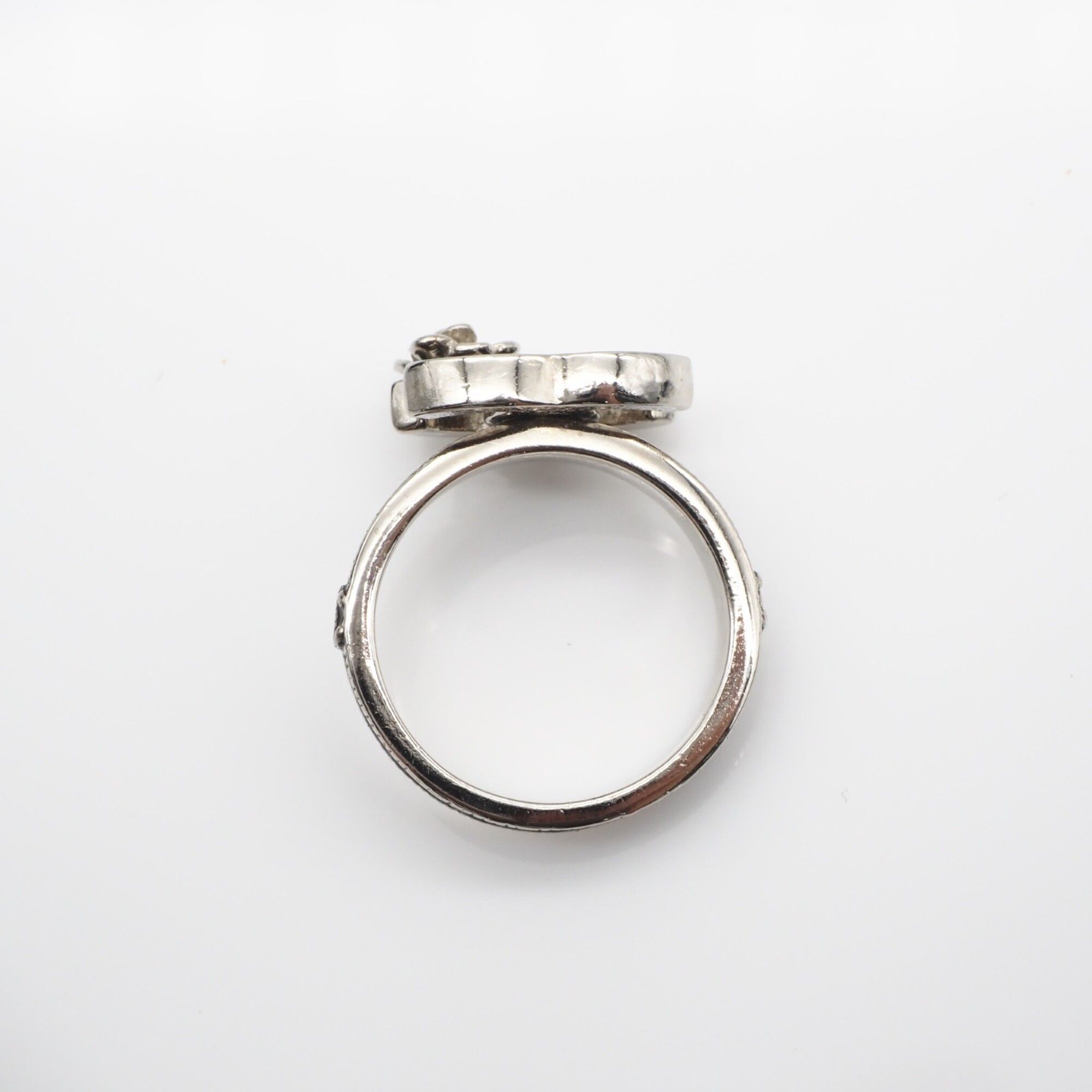 Camellia Band Ring (Pre-Owned) - Chanel - Modalova
