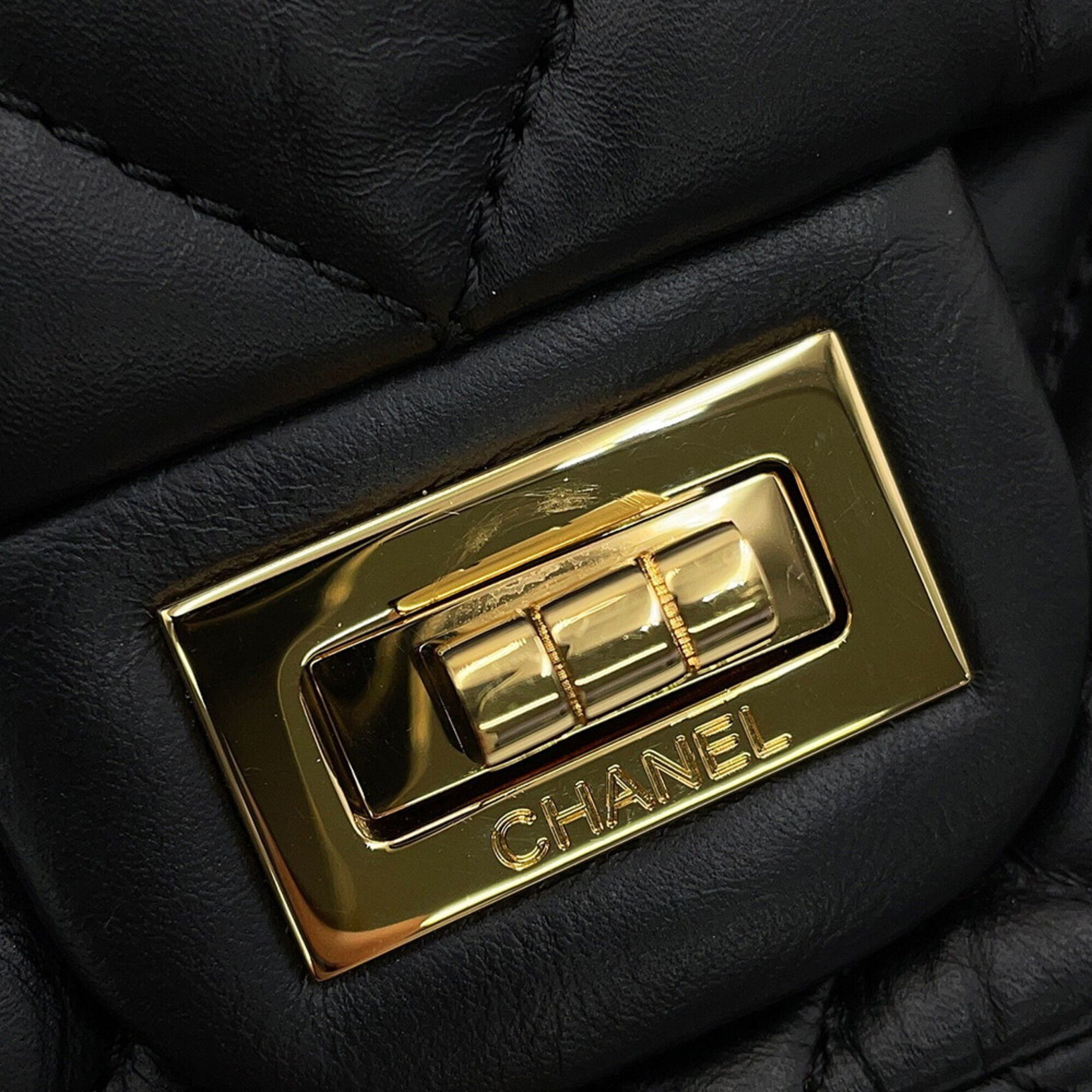 Matelasse Leather Handbag Shoulder Bag (Pre-Owned) - Chanel - Modalova