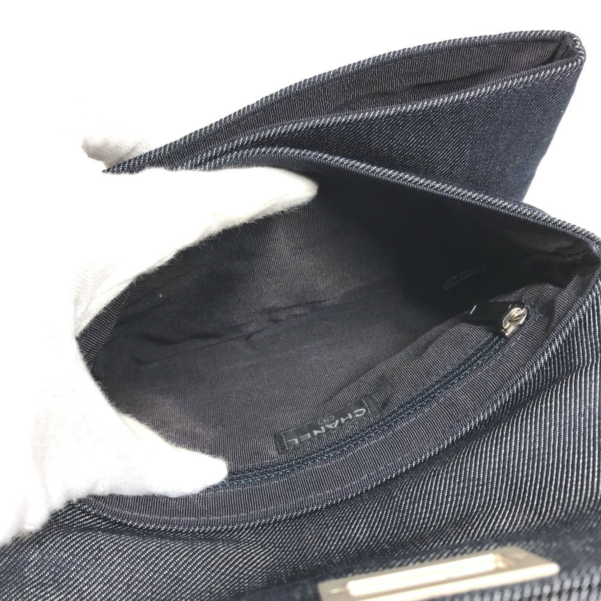 Denim Clutch Bag (Pre-Owned) - Chanel - Modalova