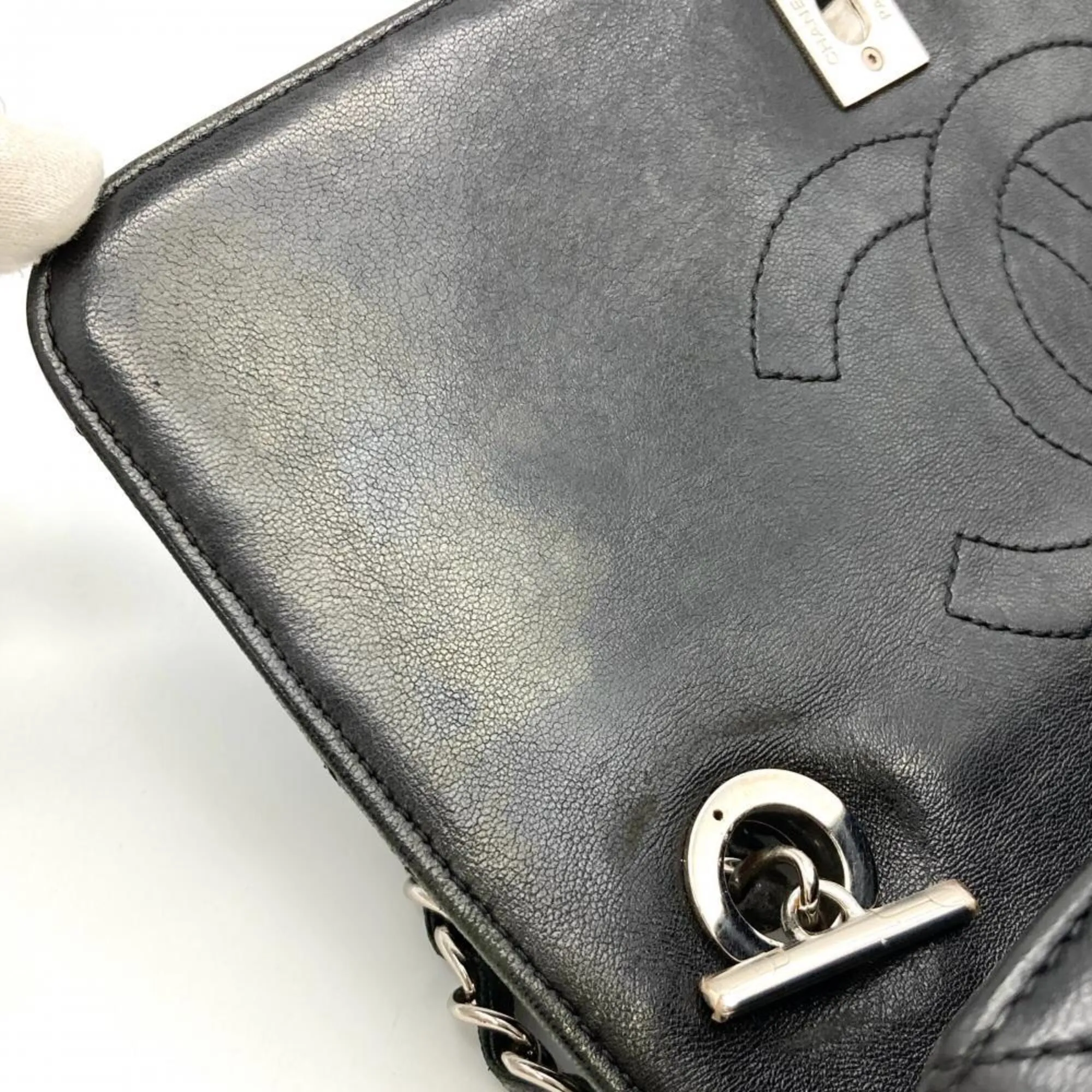Chanel Black Handbag (Pre-Owned) - Chanel - Modalova