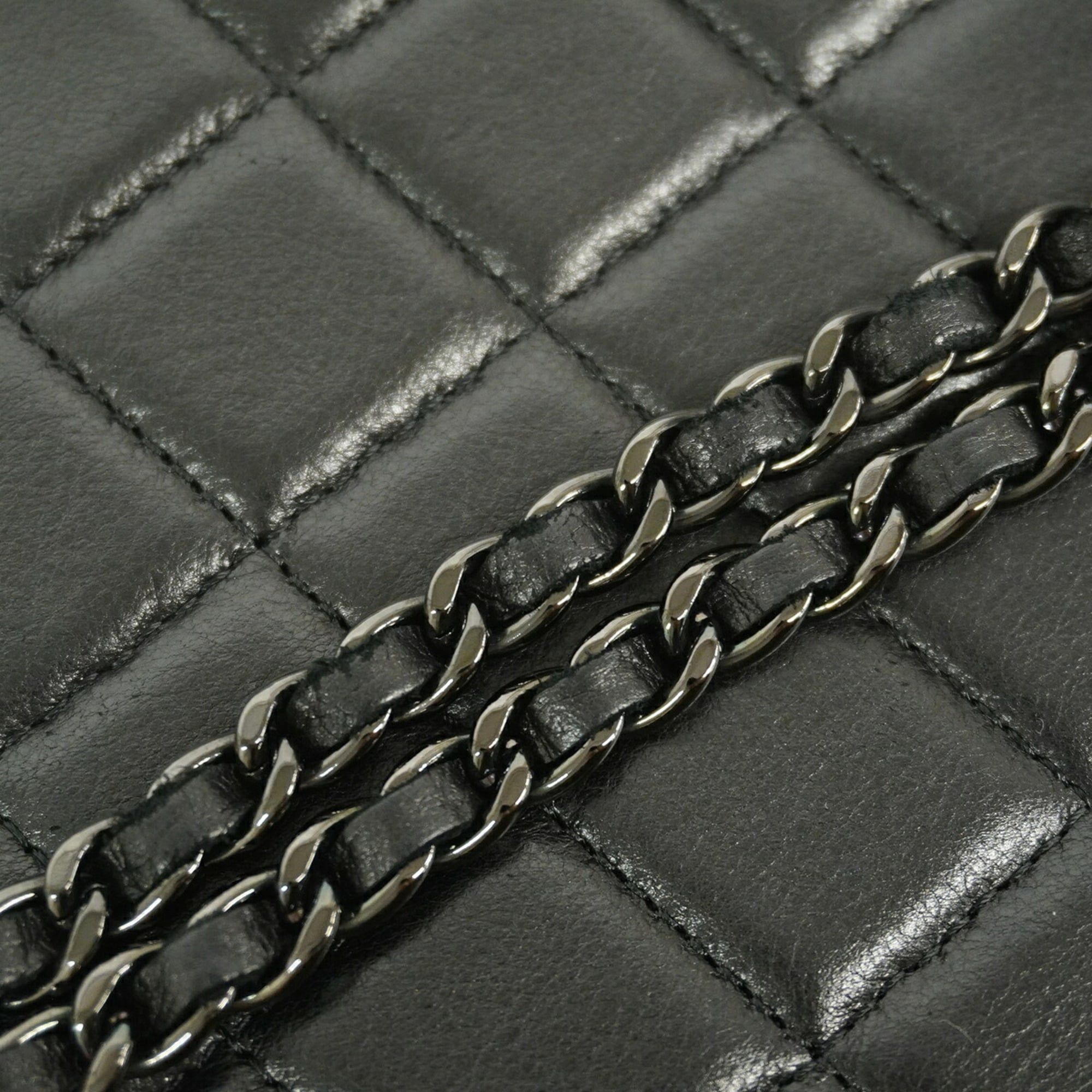 Leather Chain/Shoulder Wallet (Pre-Owned) - Chanel - Modalova