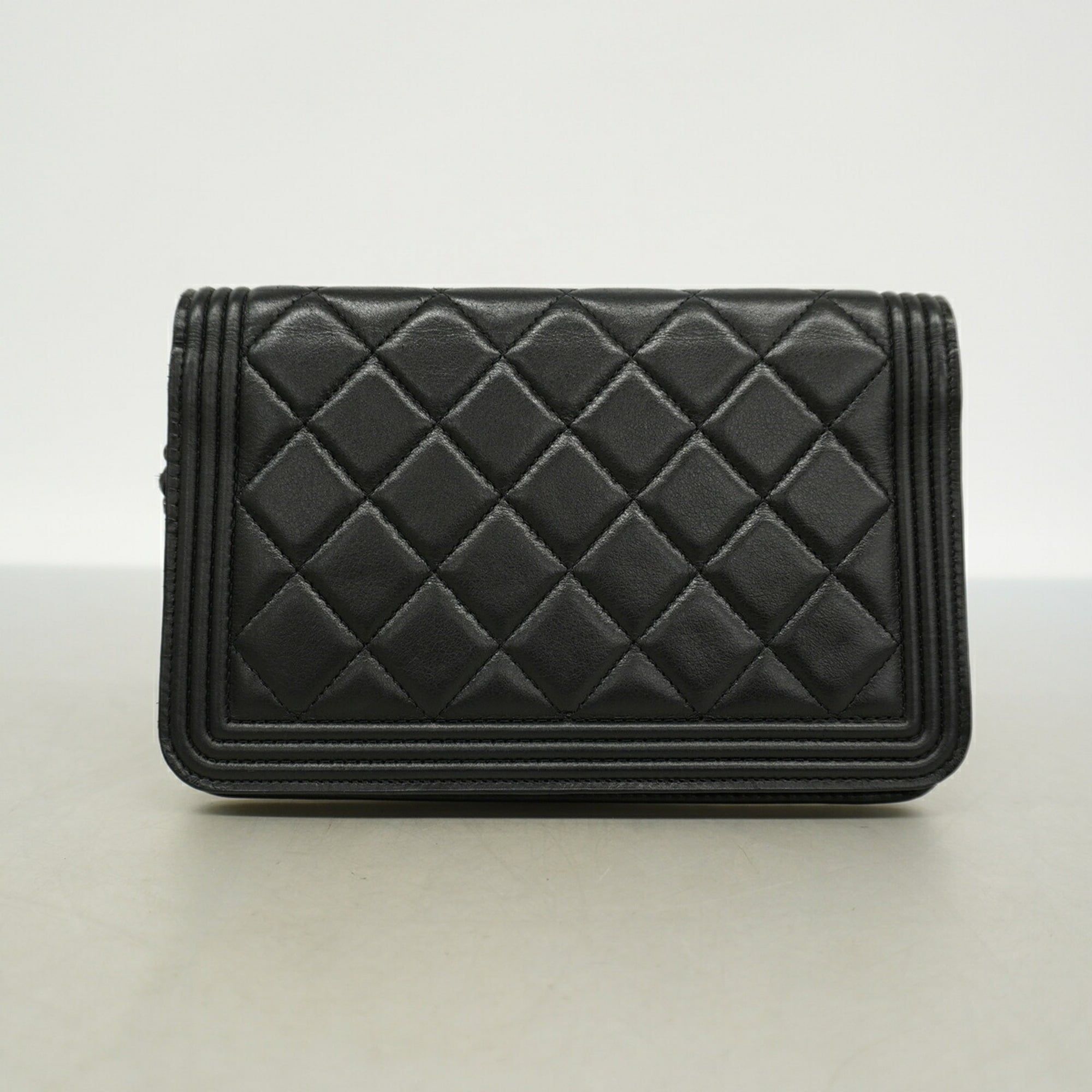 Leather Chain/Shoulder Wallet (Pre-Owned) - Chanel - Modalova