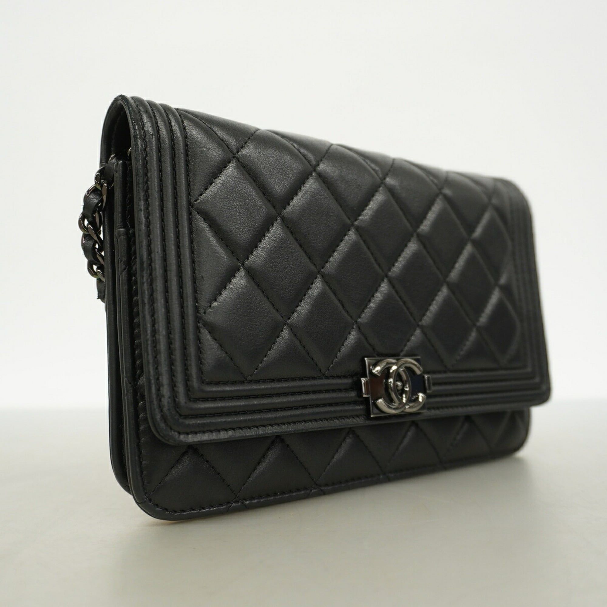 Leather Chain/Shoulder Wallet (Pre-Owned) - Chanel - Modalova