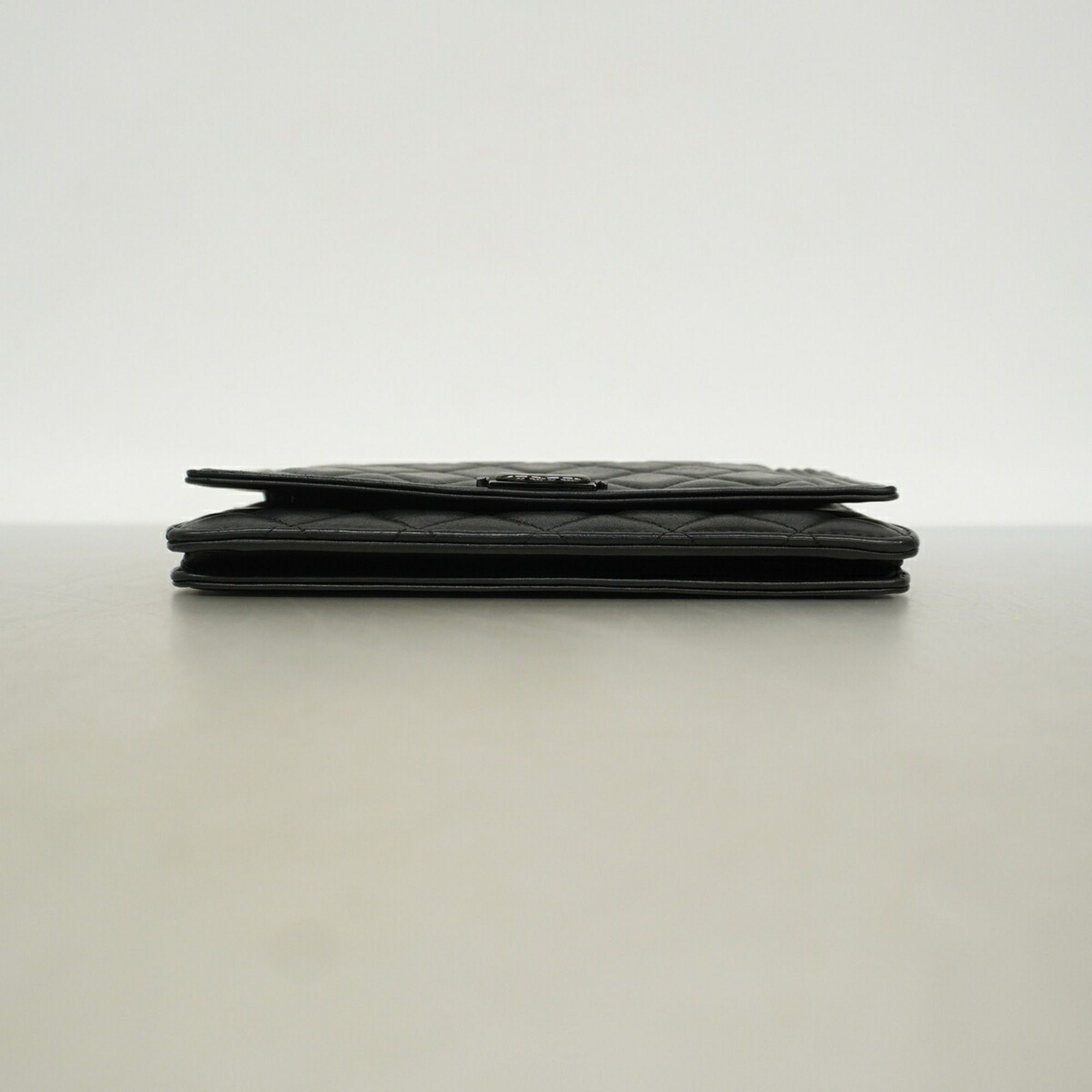 Leather Chain/Shoulder Wallet (Pre-Owned) - Chanel - Modalova