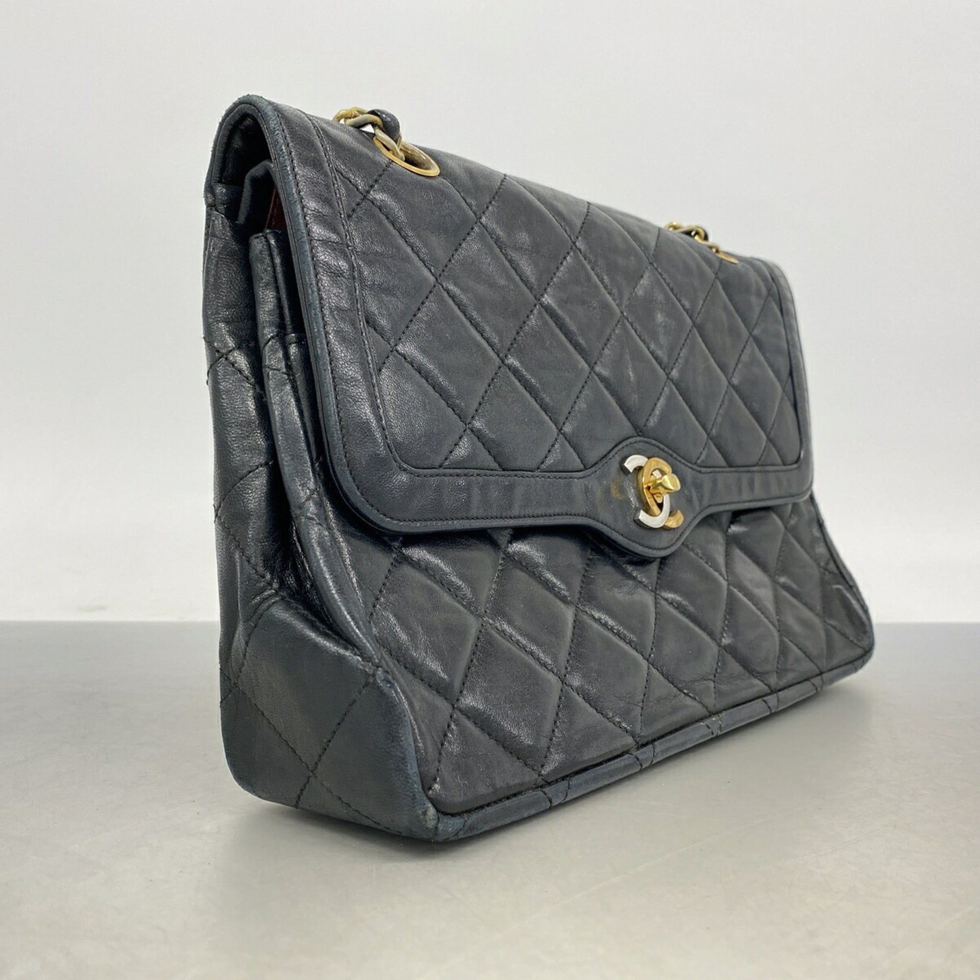 Leather Shoulder Bag (Pre-Owned) - Chanel - Modalova