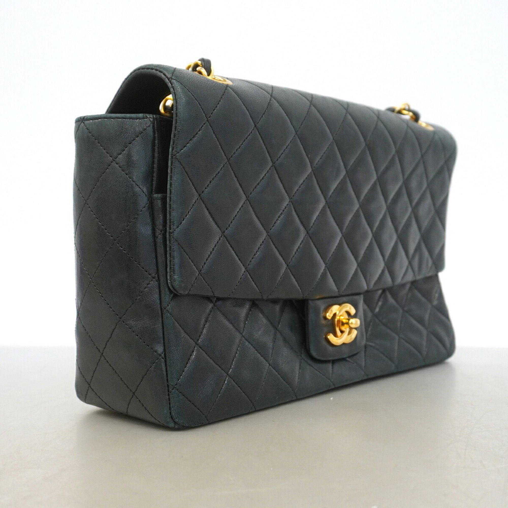 Leather Shoulder Bag (Pre-Owned) - Chanel - Modalova