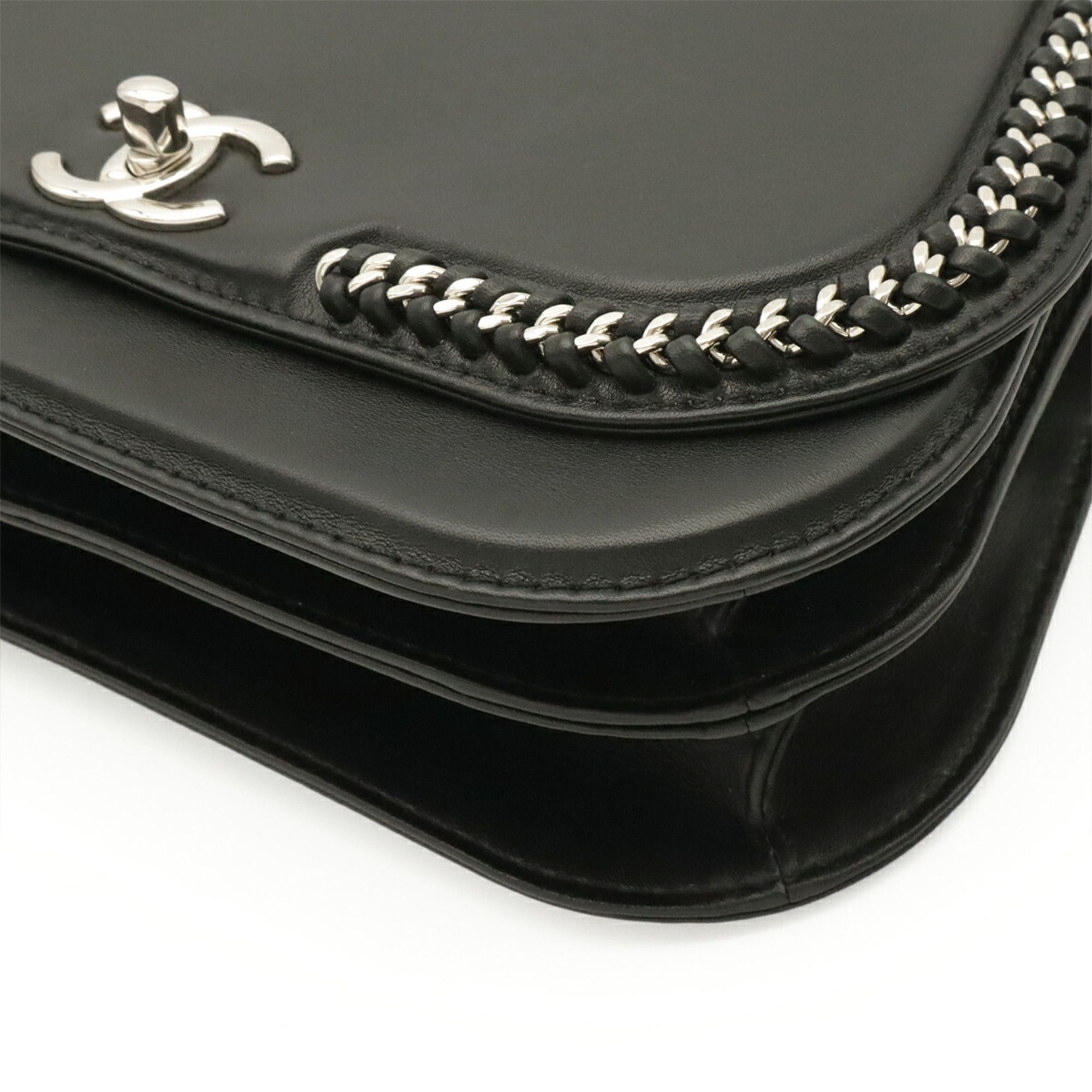 Leather Pochette Shoulder Bag (Pre-Owned) - Chanel - Modalova