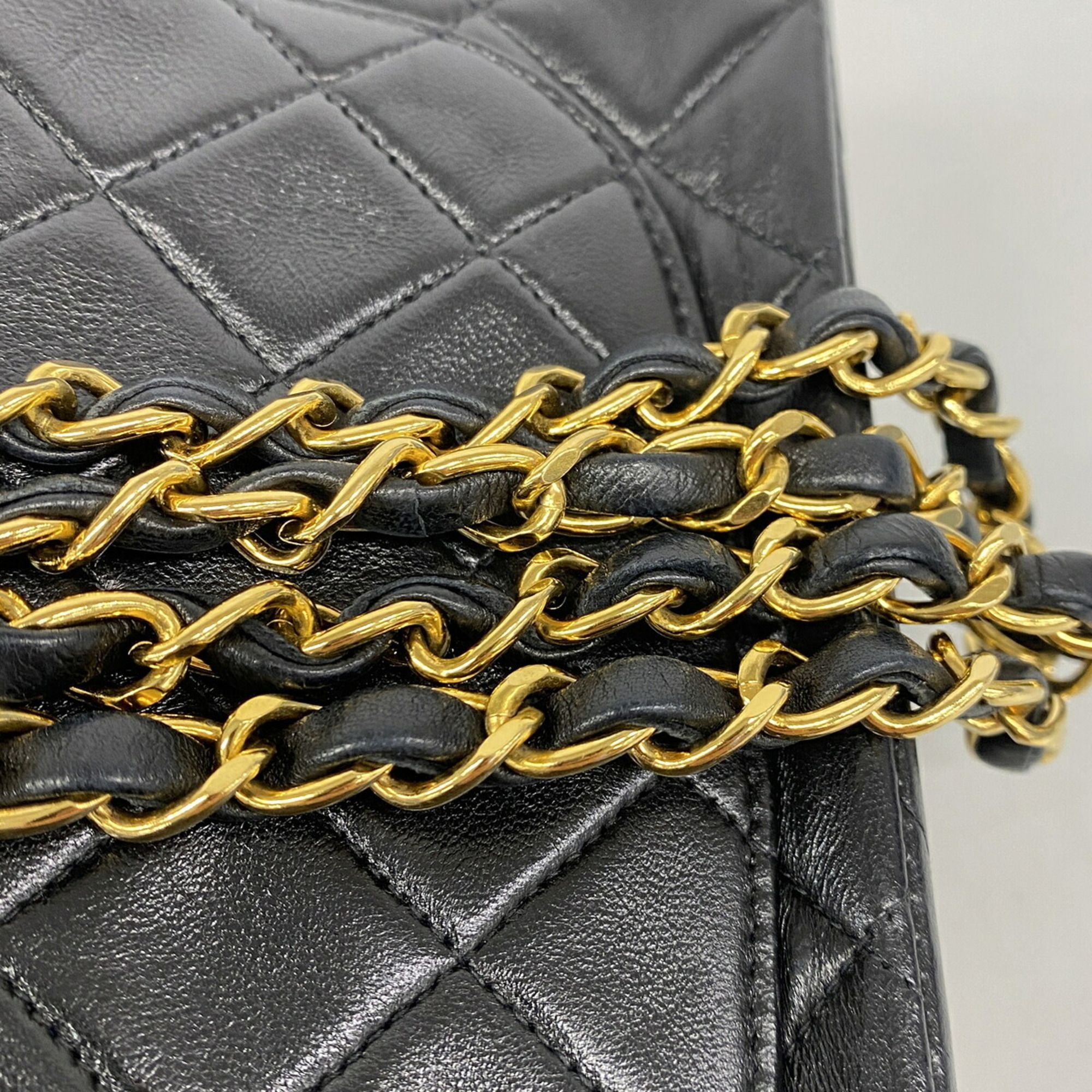 Leather Shoulder Bag (Pre-Owned) - Chanel - Modalova
