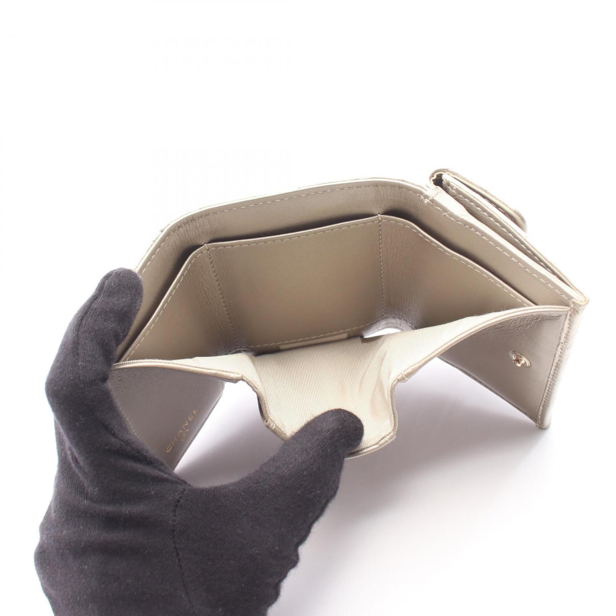 Leather Wallet (Tri-Fold) (Pre-Owned) - Chanel - Modalova