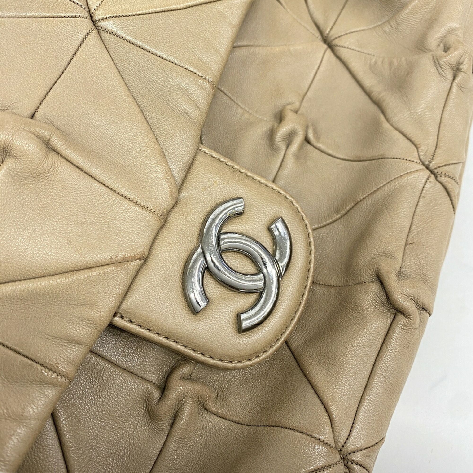 Leather Shoulder Bag (Pre-Owned) - Chanel - Modalova
