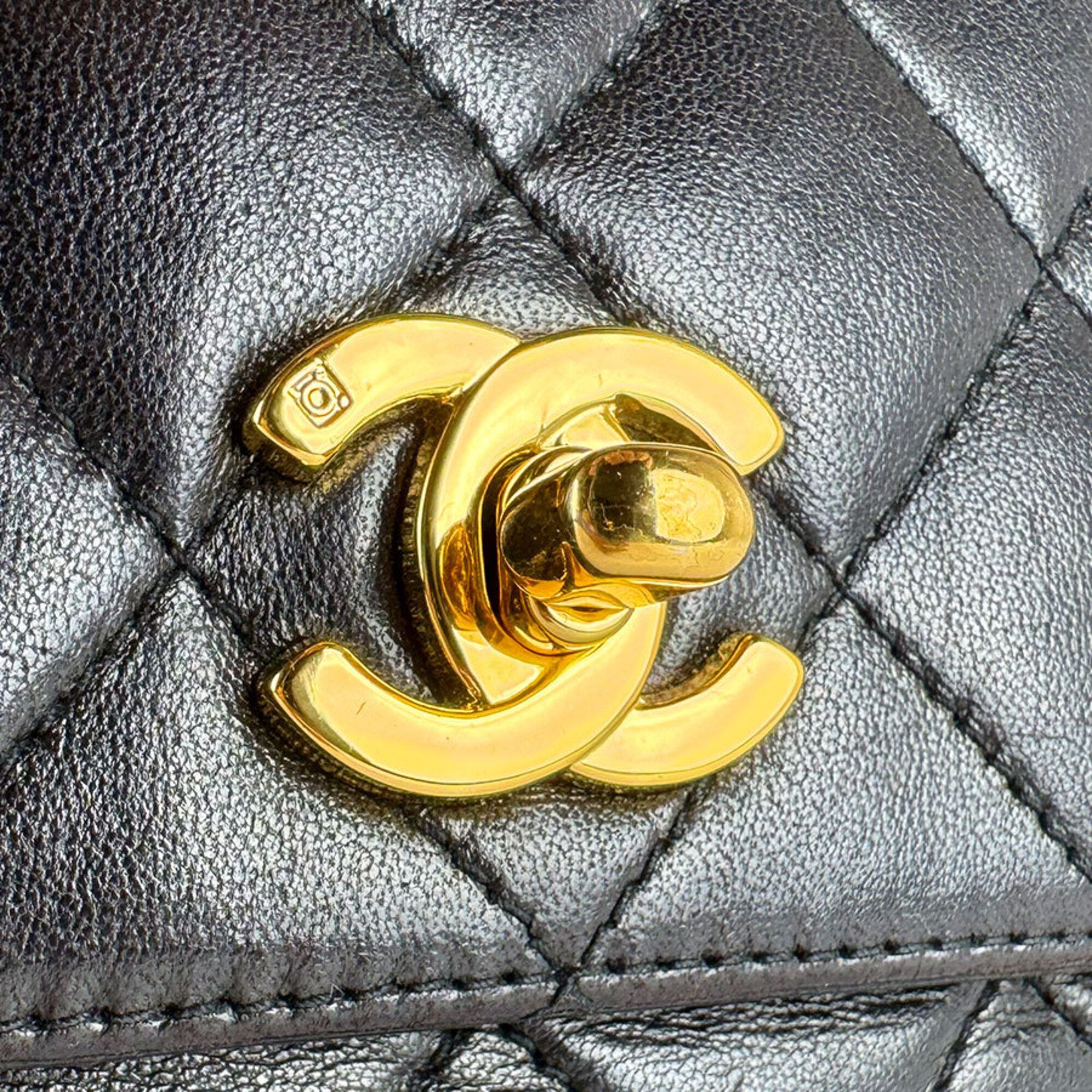 Leather Shoulder Bag (Pre-Owned) - Chanel - Modalova
