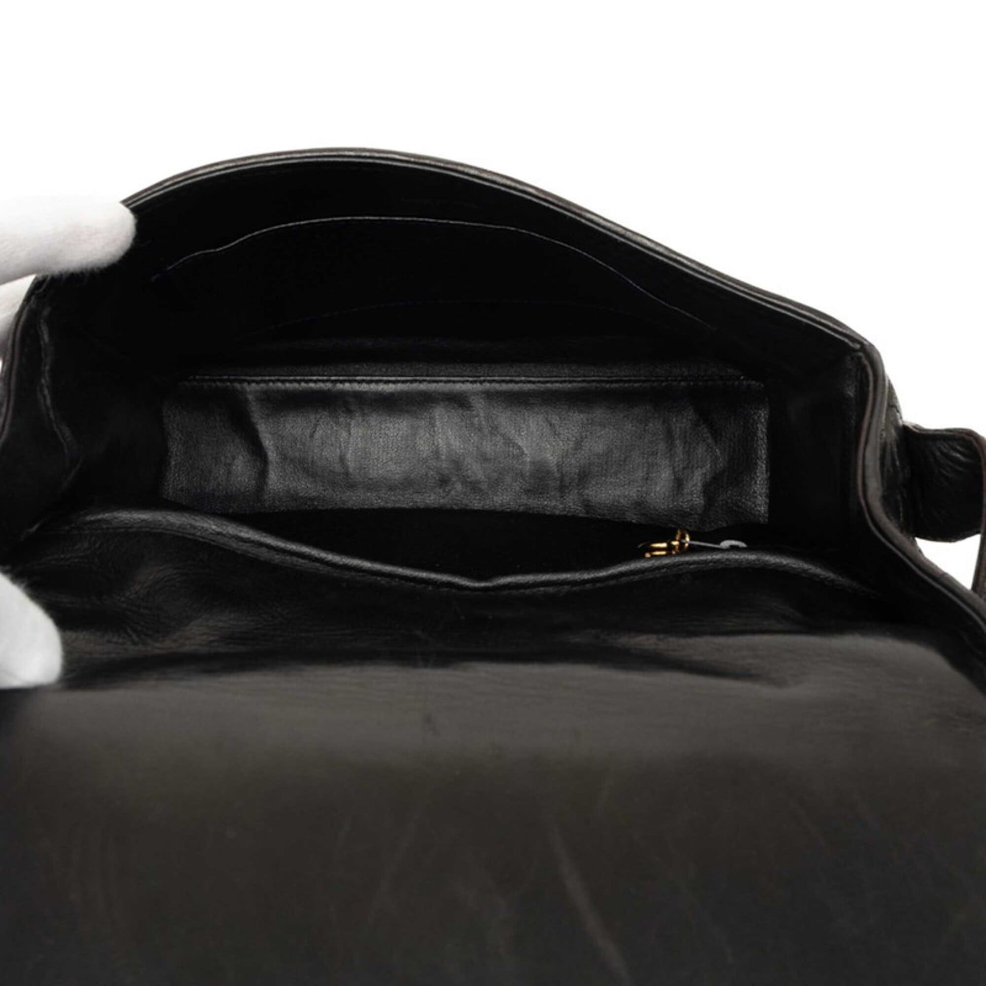 Matelasse Leather Shoulder Bag (Pre-Owned) - Chanel - Modalova