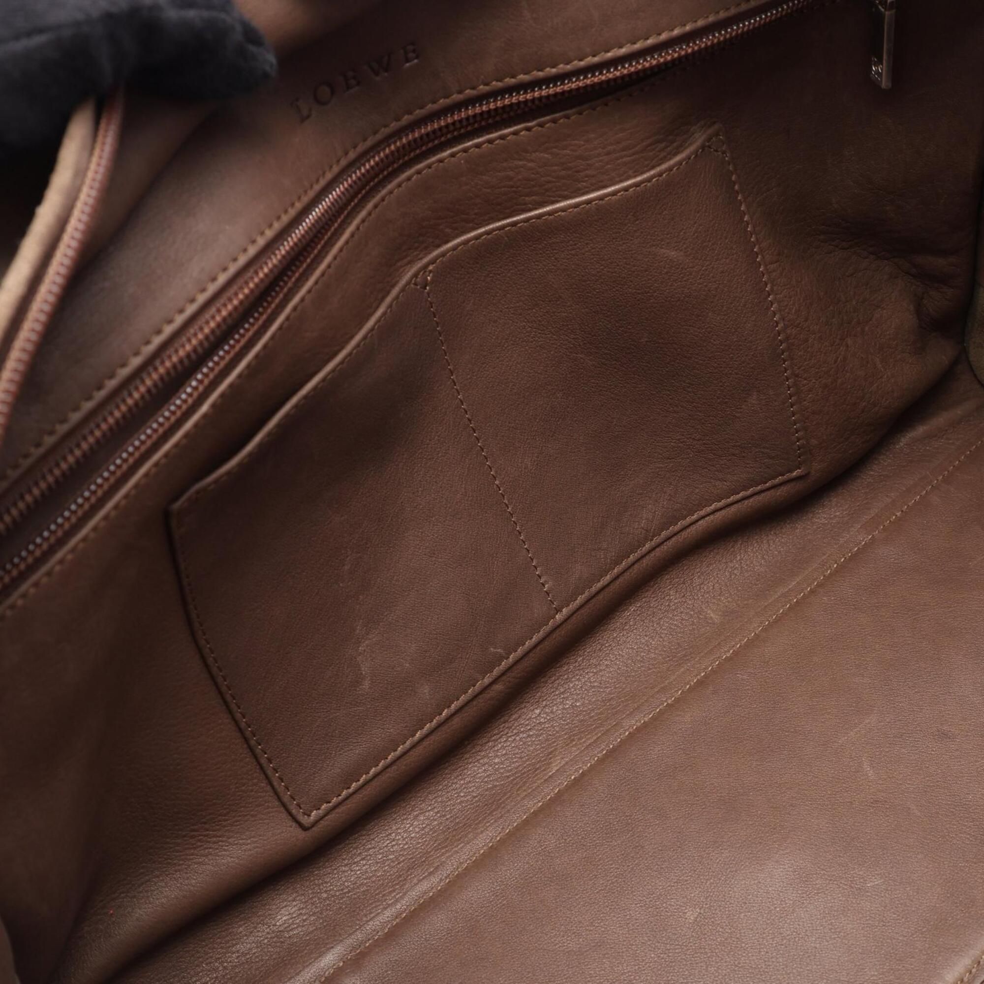 Suede Leather Handbag (Pre-Owned) - Loewe - Modalova