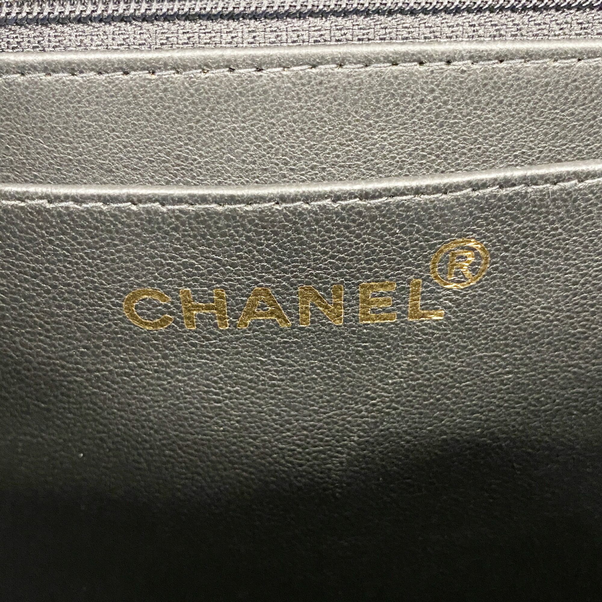 Patent Leather Shoulder Bag (Pre-Owned) - Chanel - Modalova