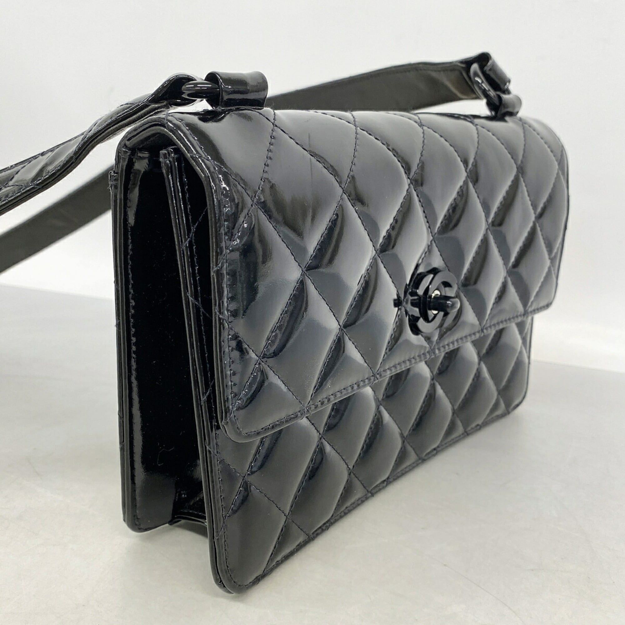 Patent Leather Shoulder Bag (Pre-Owned) - Chanel - Modalova