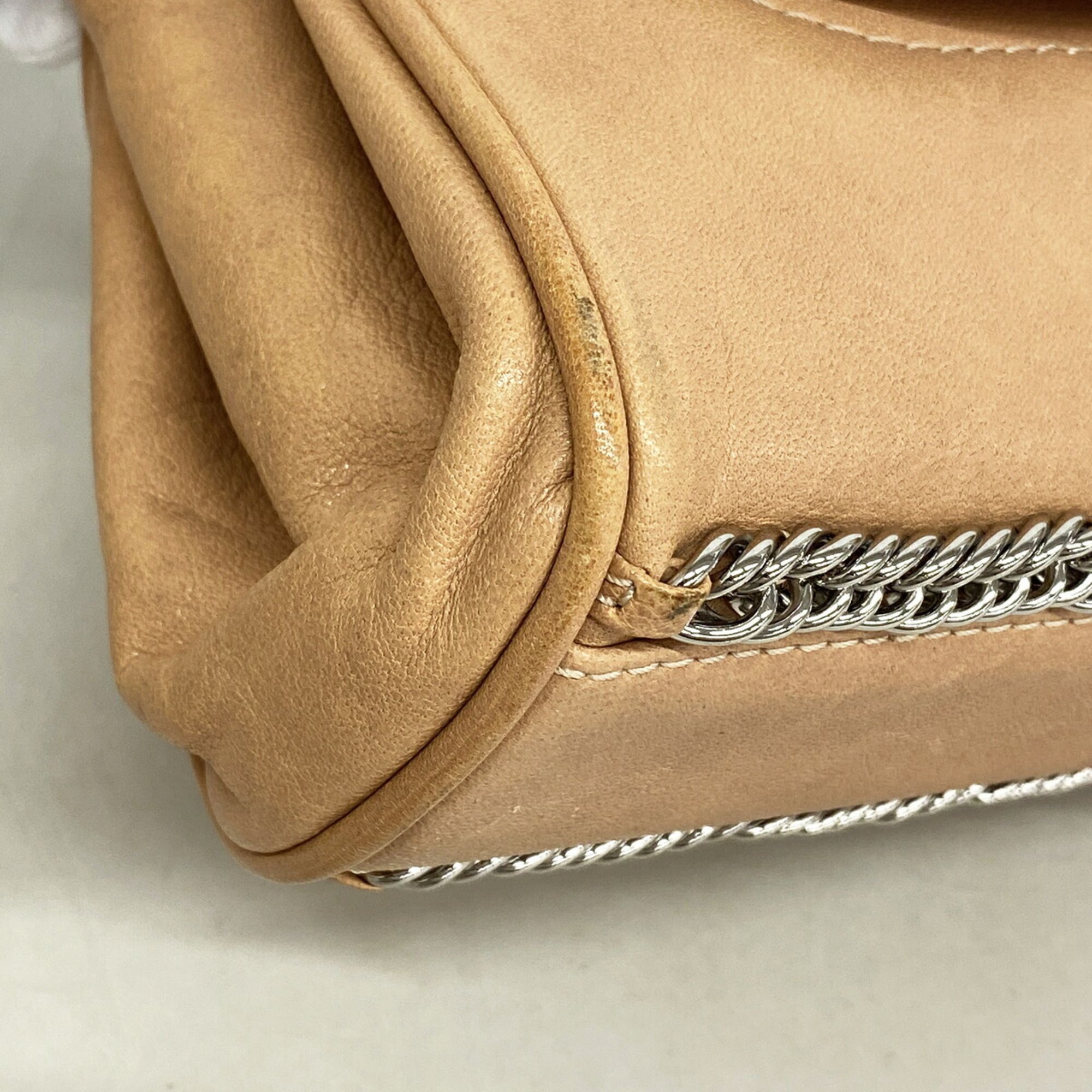 Leather Shoulder Bag (Pre-Owned) - Chanel - Modalova