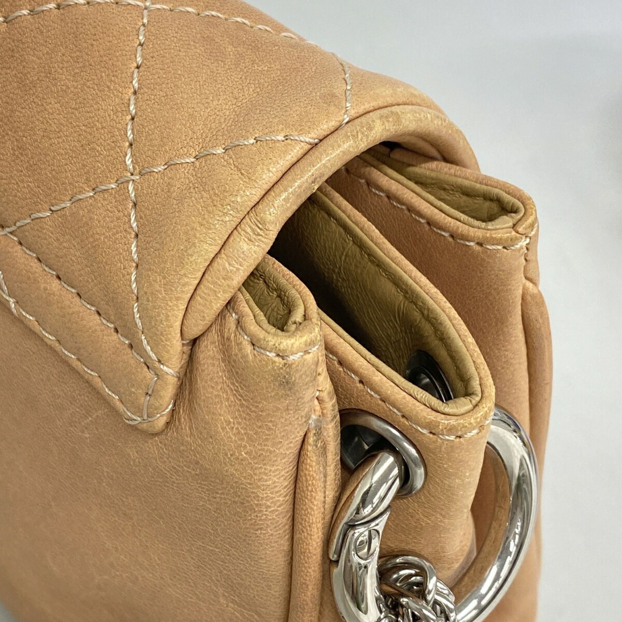 Leather Shoulder Bag (Pre-Owned) - Chanel - Modalova