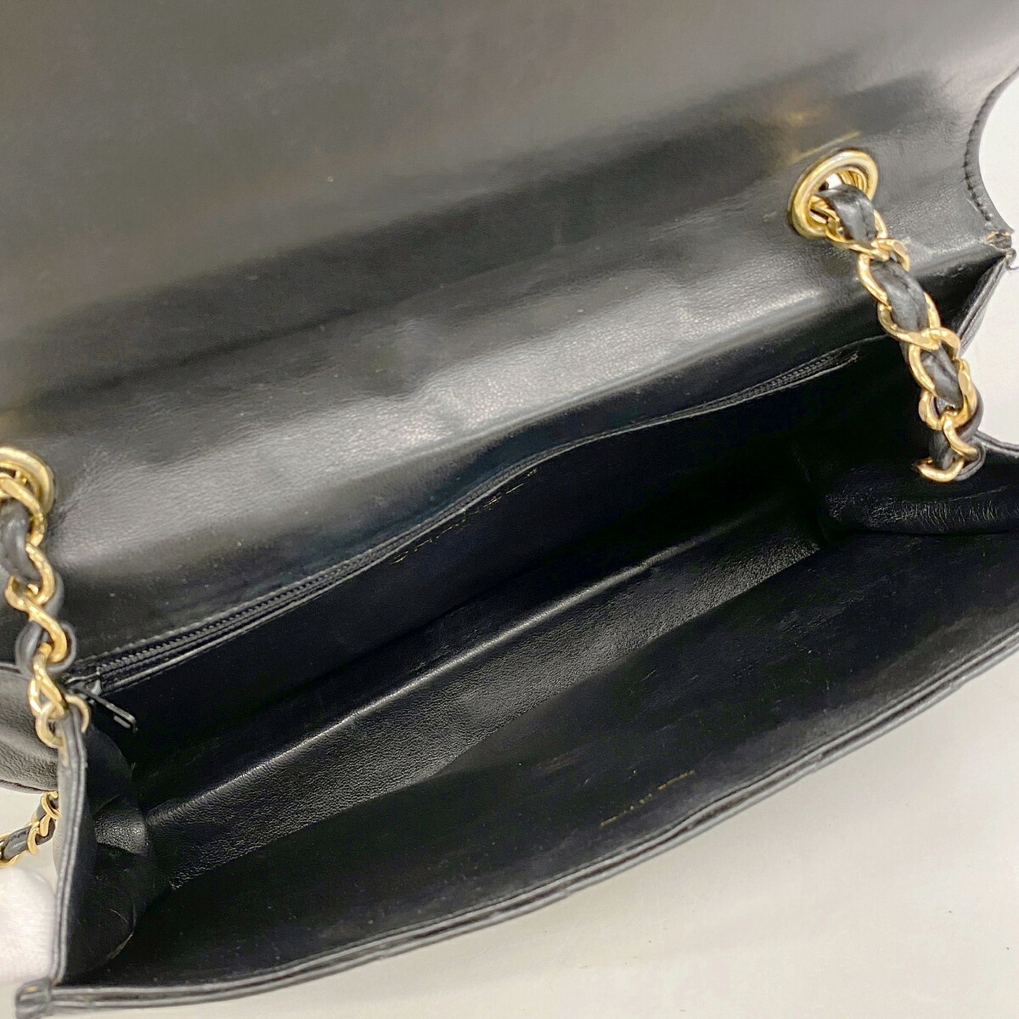 Leather Shoulder Bag (Pre-Owned) - Chanel - Modalova