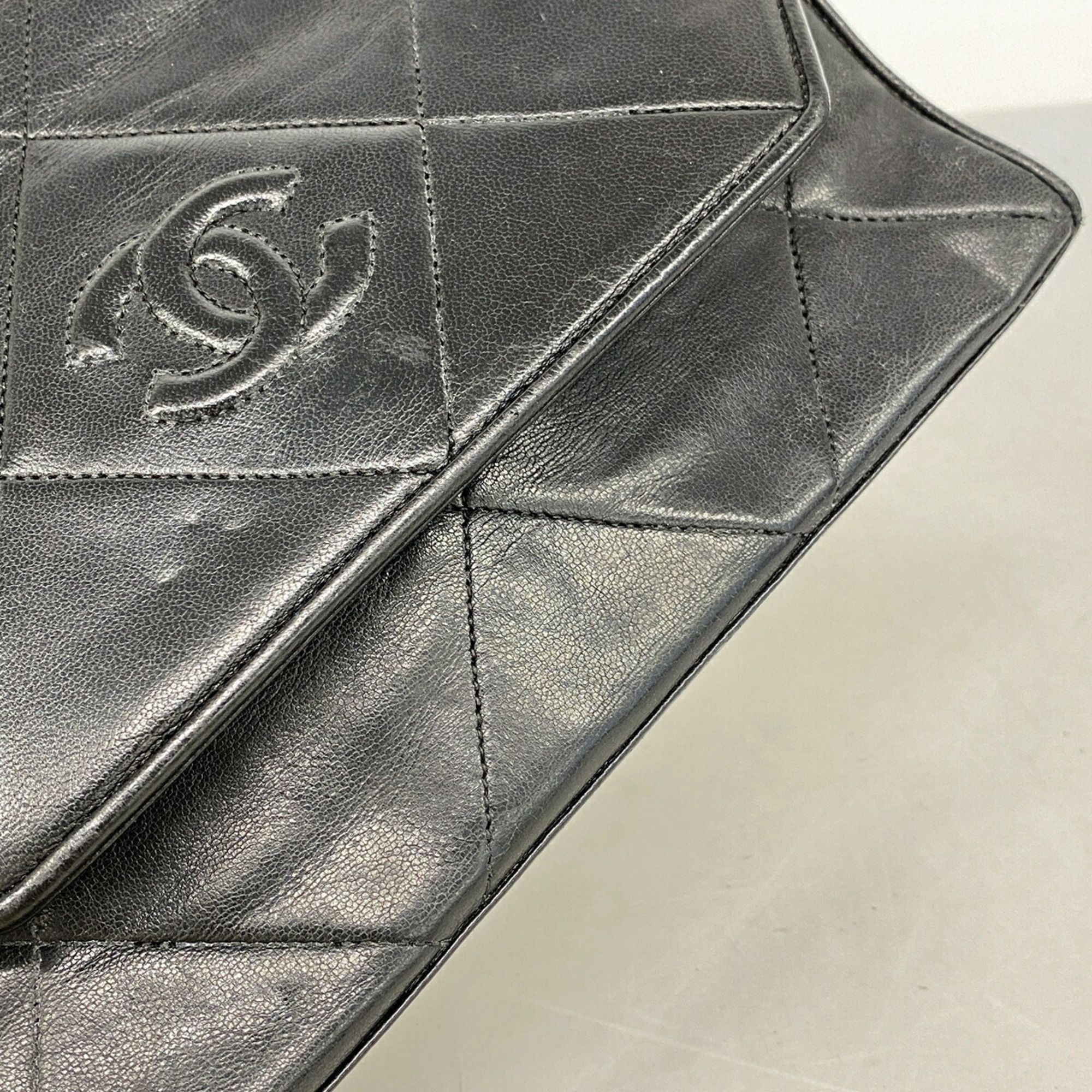 Leather Shoulder Bag (Pre-Owned) - Chanel - Modalova