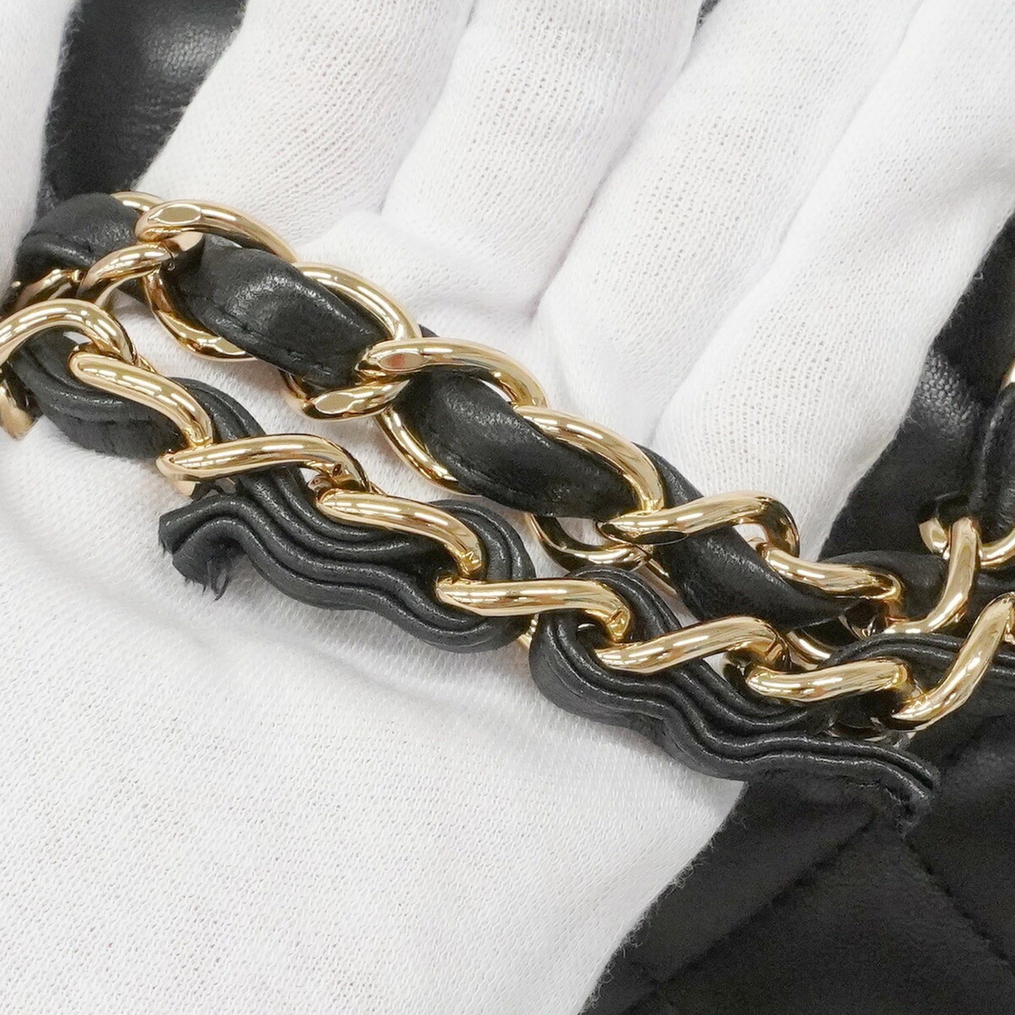 Leather Shoulder Bag (Pre-Owned) - Chanel - Modalova